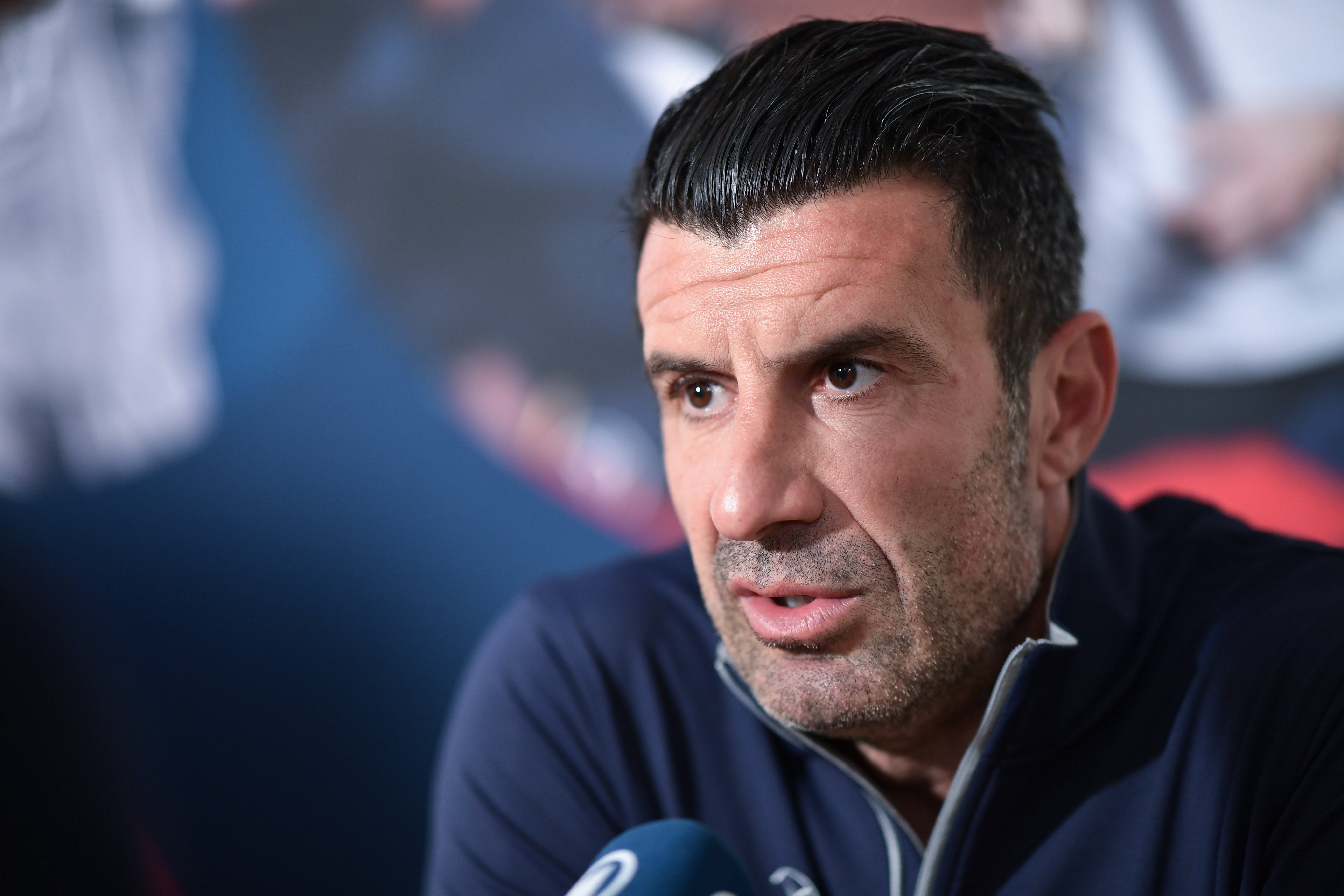 EXCLUSIVA Luis Figo ofèn els culers en un vídeo disfressant-se ara del Madrid