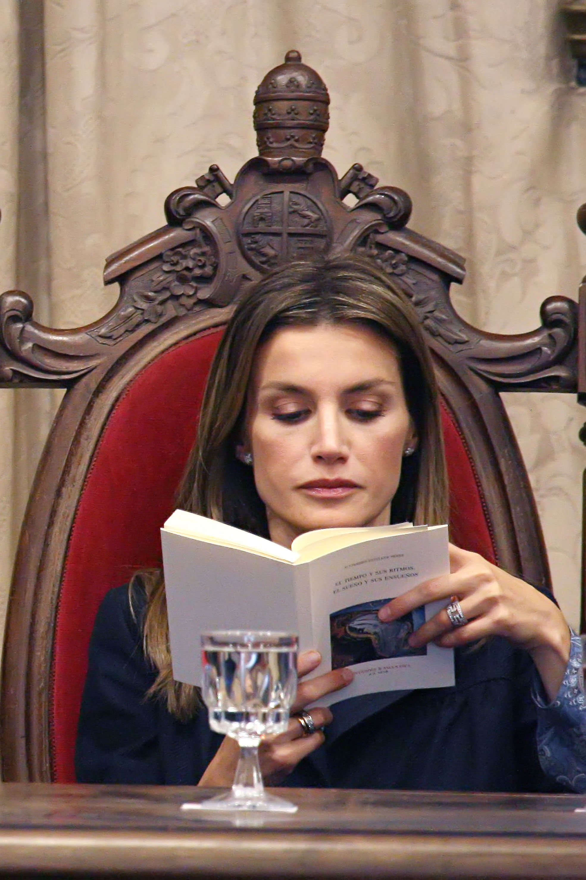 ¿Qué piensan los ex de Letizia sobre ella? El libro donde la dejan a caldo