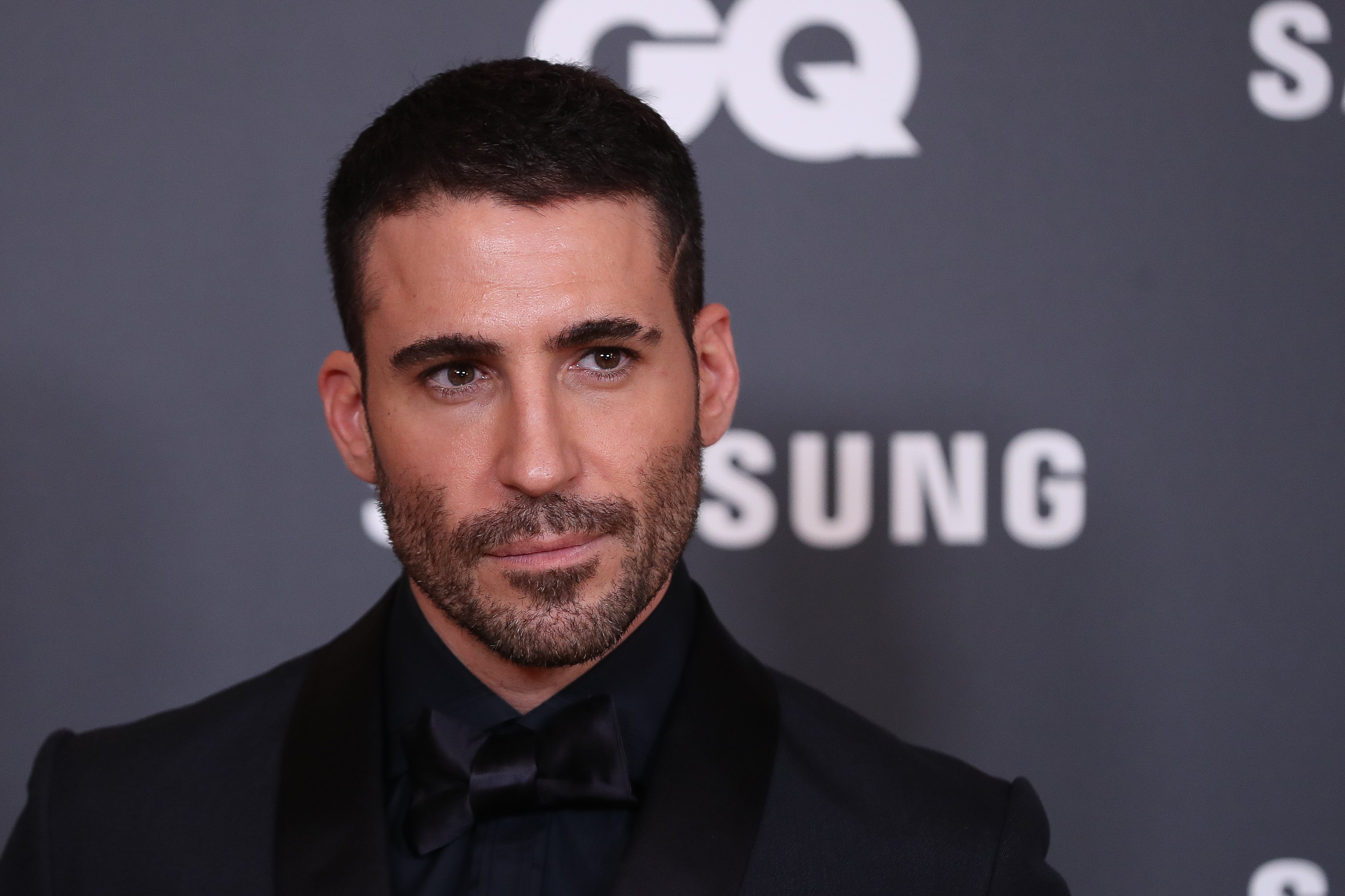 La foto sexi de Miguel Ángel Silvestre mig nu: el que ensenya i el que s'intueix