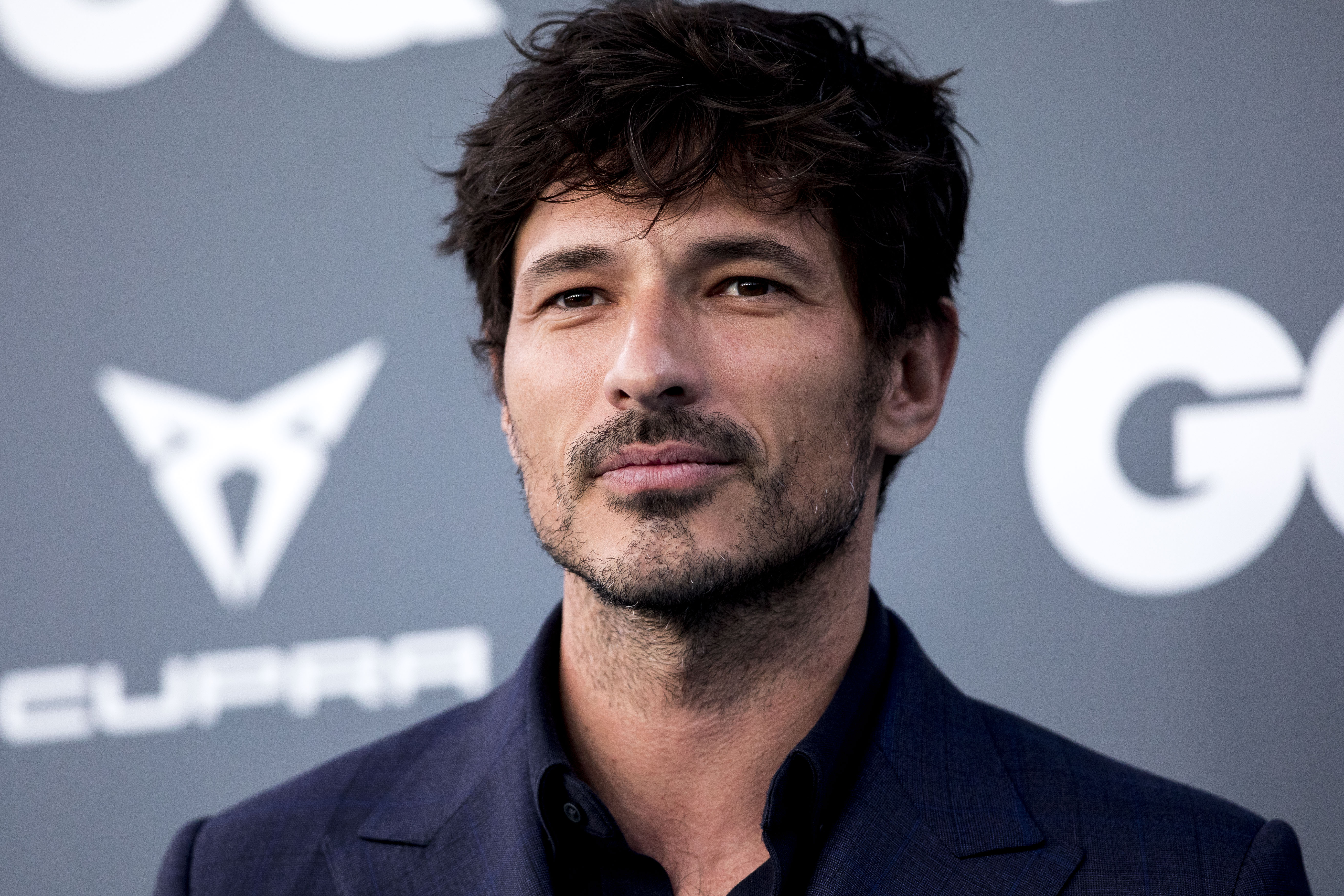 Andrés Velencoso, totalment despullat a la portada d'una revista