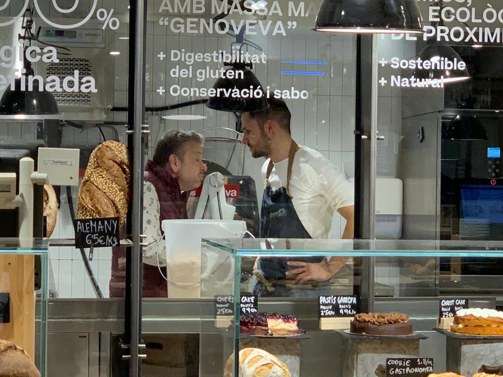 FOTOS Alberto Chicote ensenya el millor pa de Barcelona: el flequer de Les Corts