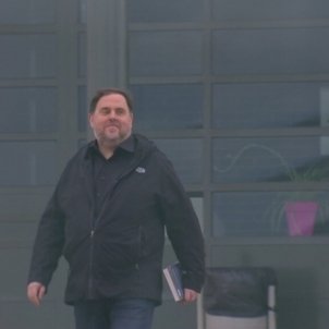 T5 embogeix: Junqueras surt de presó i el comparen amb un assassí