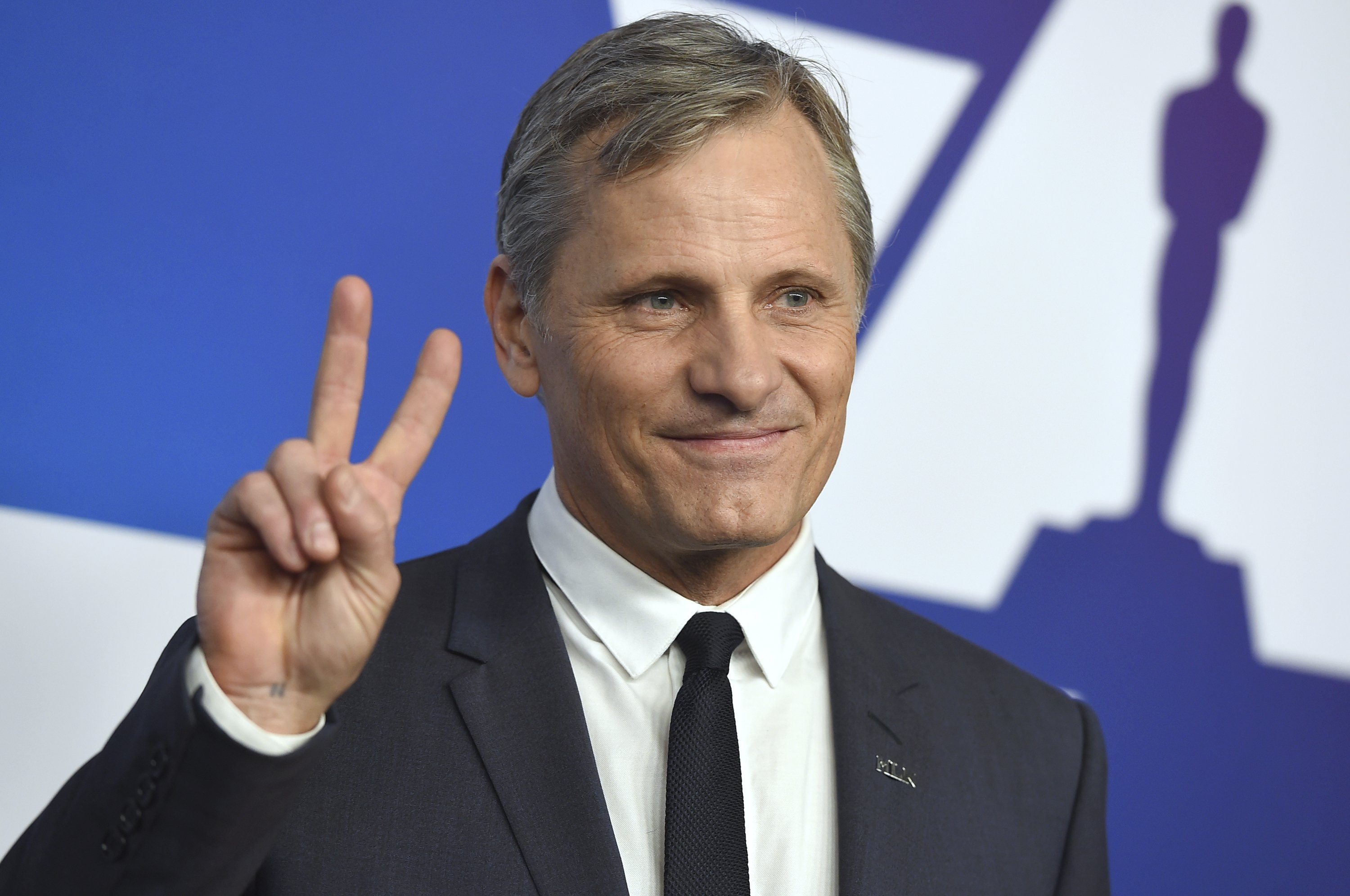 Viggo Mortensen "defendiendo a las mujeres": foto viral en la mani del 8-M