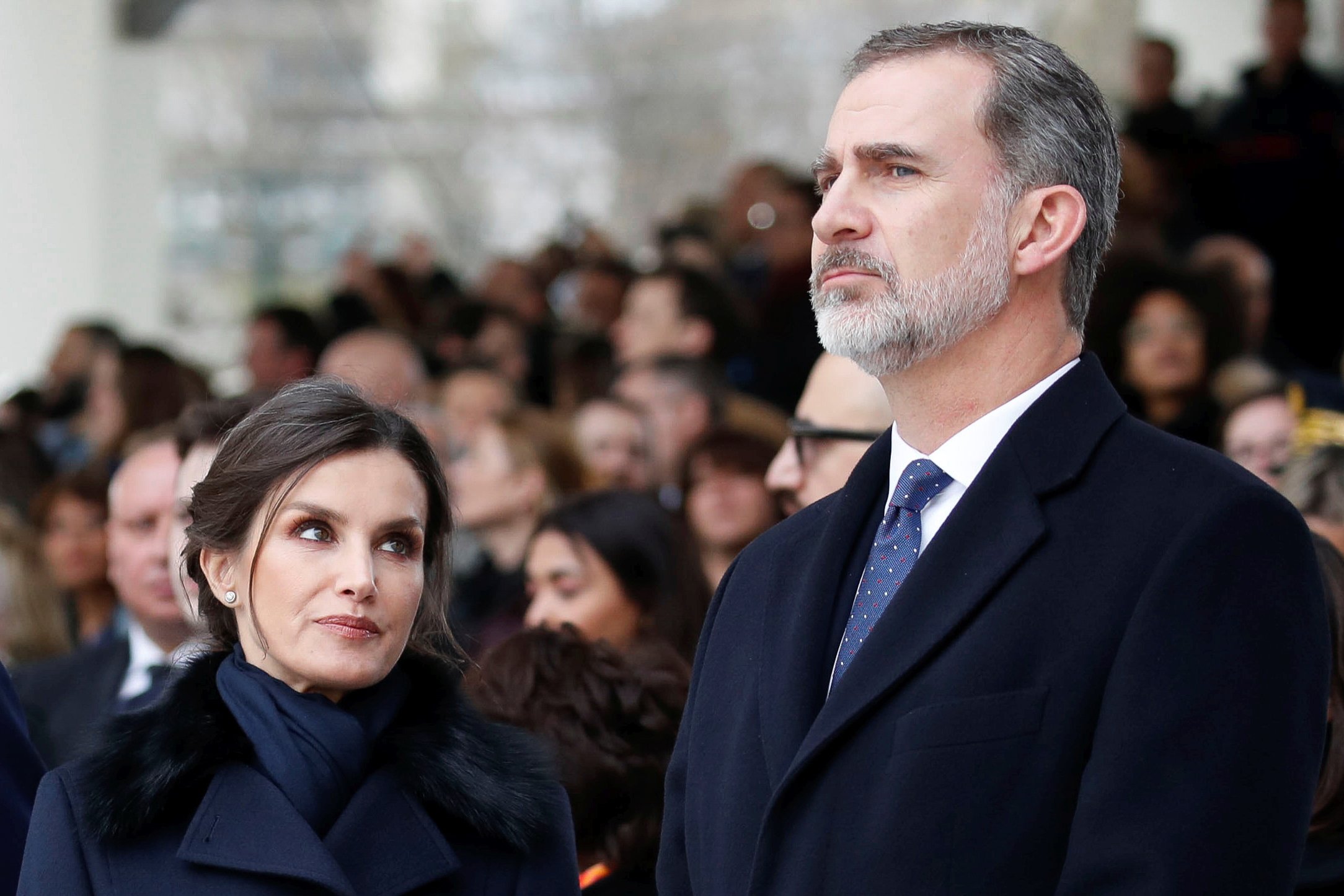 Felipe y Letizia con mascarilla por el coronavirus: la imagen que hunde a España