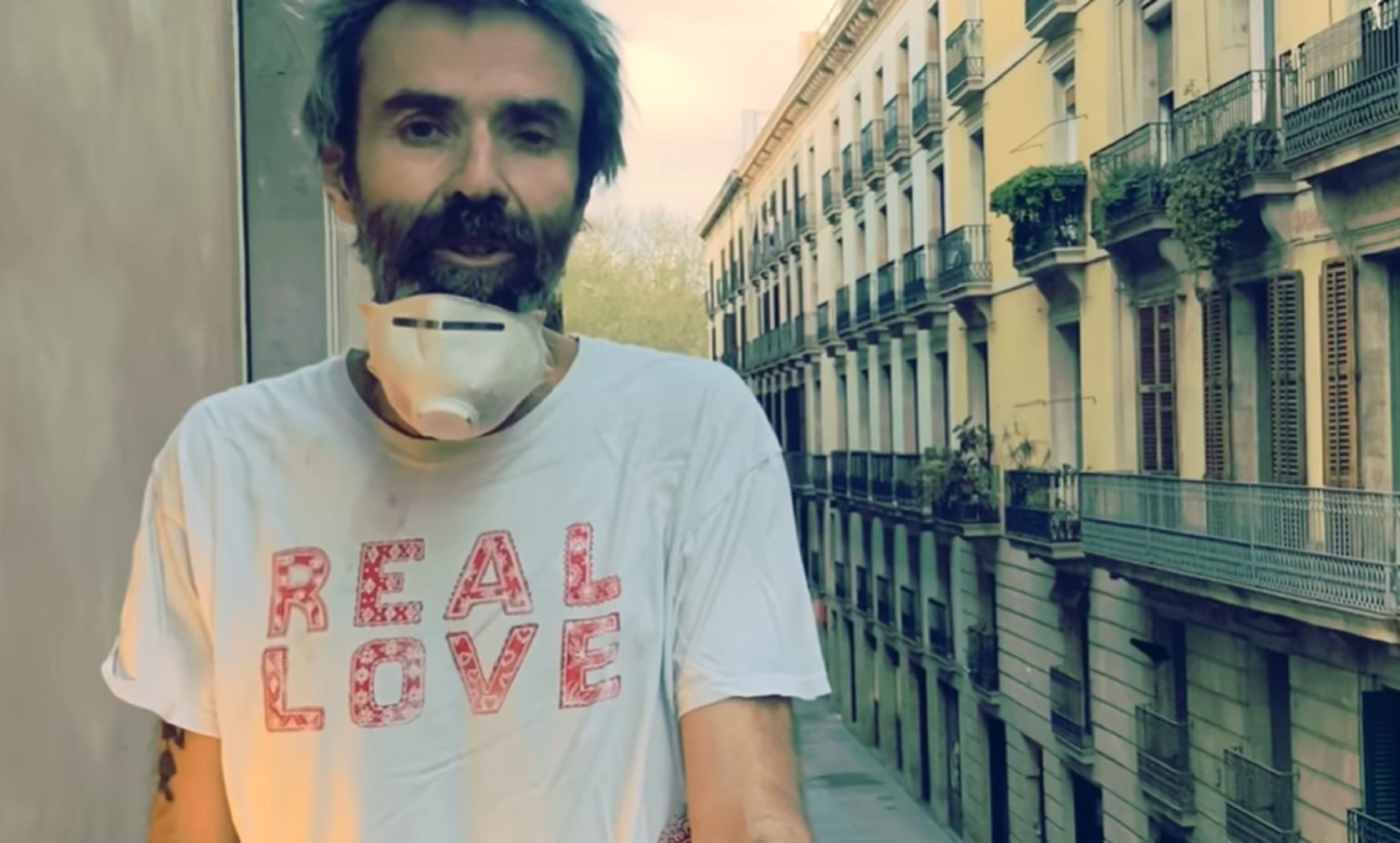 Sobrecogedor vídeo de Pau Donés desde su balcón: imposible no emocionarse