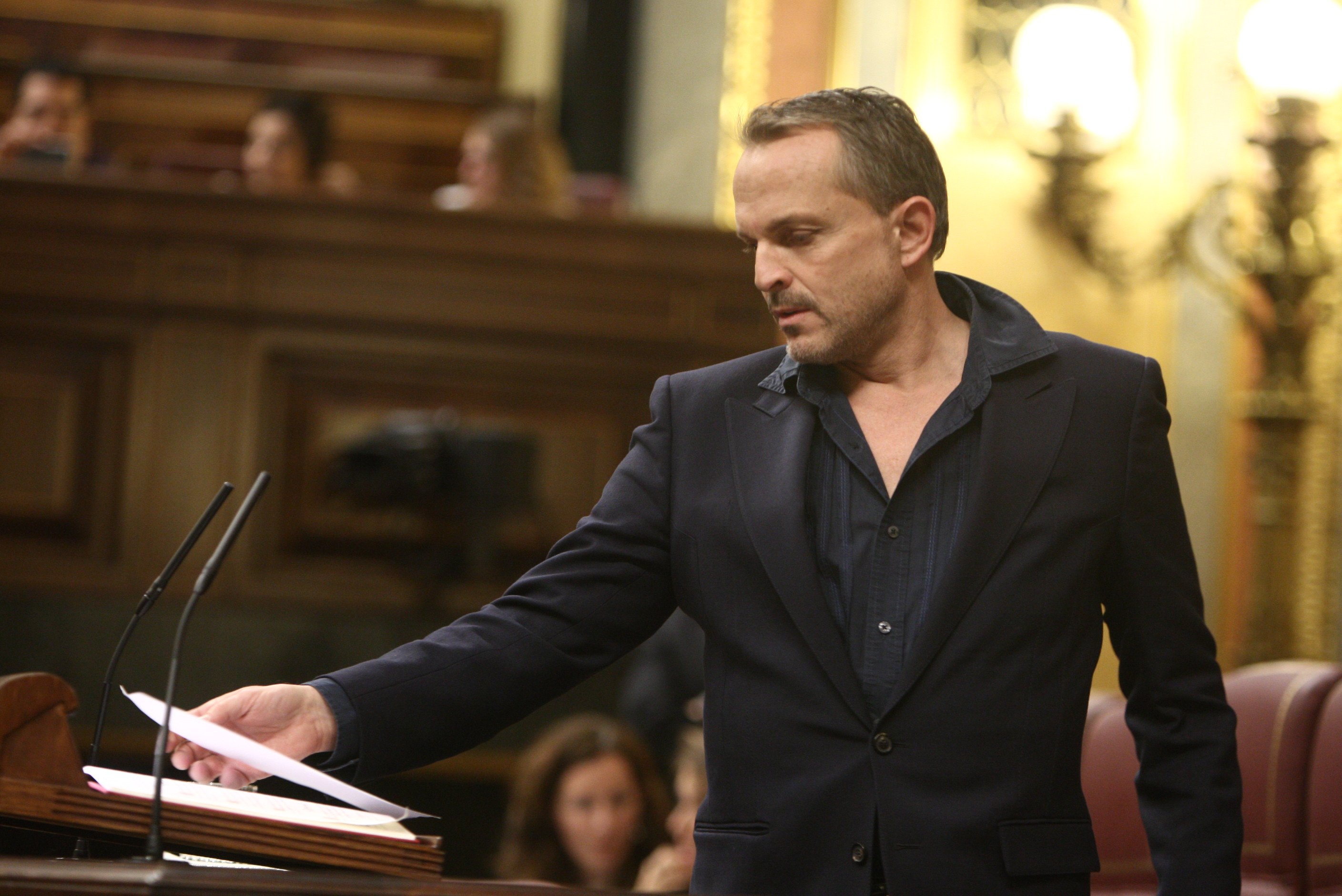 Miguel Bosé ataca el Govern pel coronavirus just abans de la mort de la mare