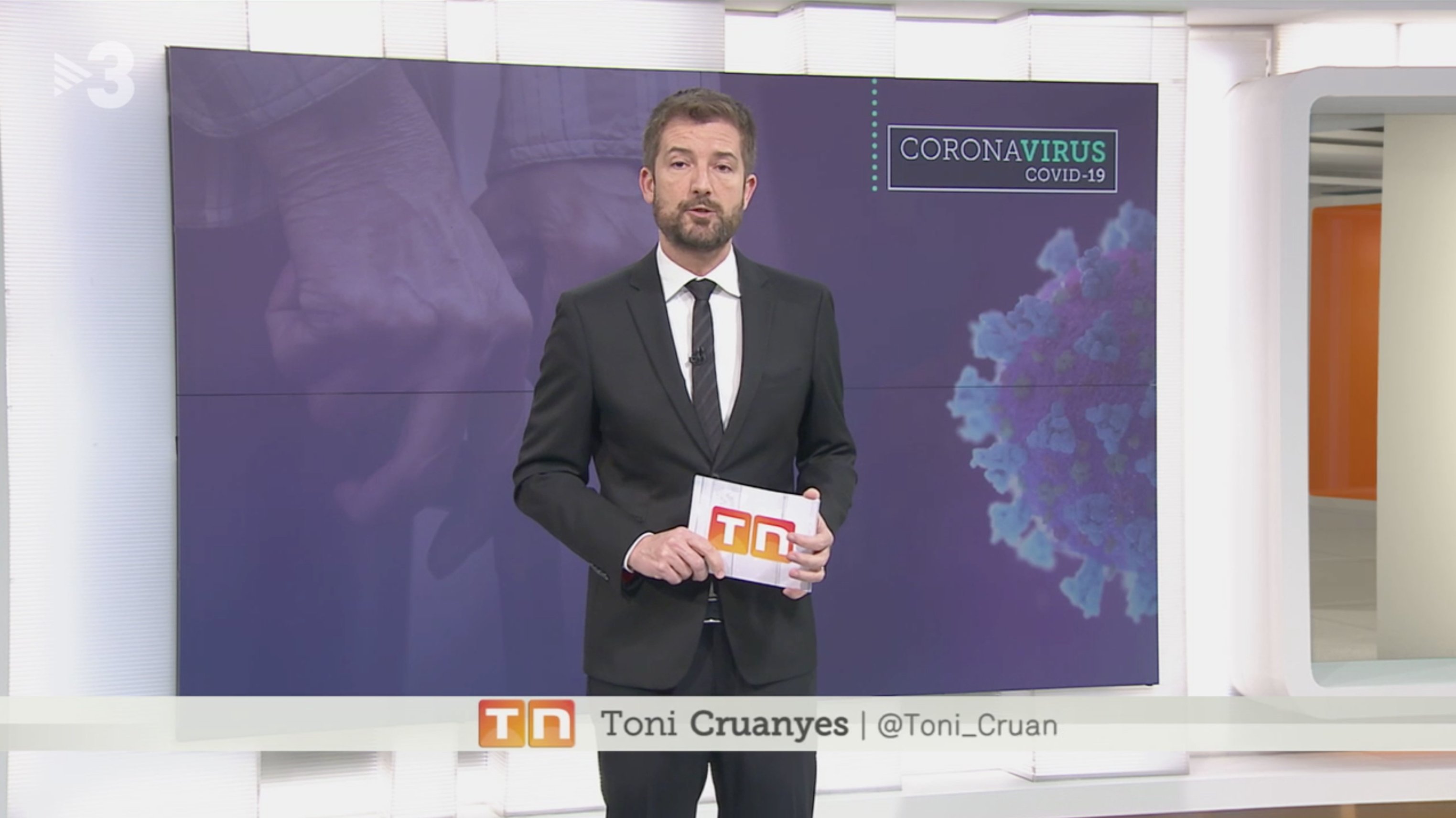 La impactante imagen de Toni Cruanyes: así se trabaja en TV3 por el coronavirus