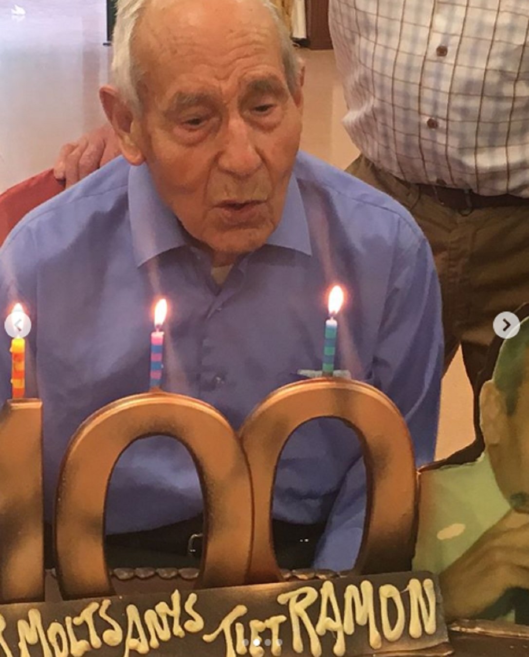 Famós presentador de TV3 té l'avi de 103 anys a casa i li parla del coronavirus