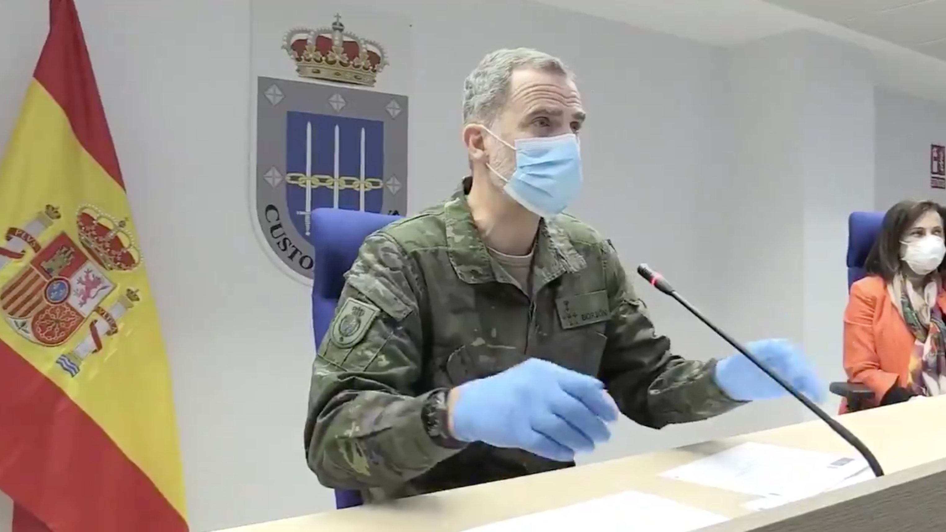 Ridícul 'recluta' Felipe, disfressat a la guerra del coronavirus: "Salvados"