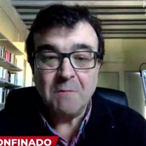 Penós Sant Jordi unionista de Cercas: passa de llibres i escup Torra i indepes