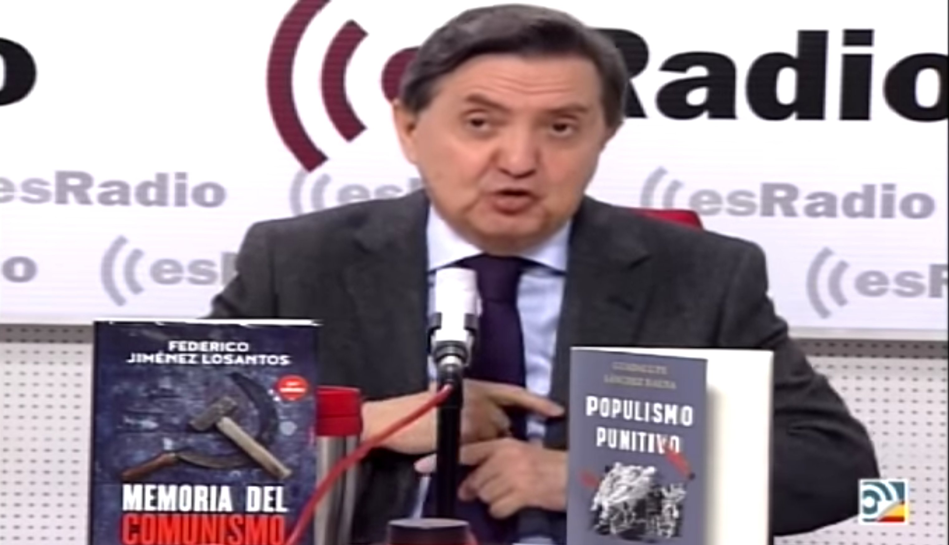 Losantos escupe a TV3 para atacar al presentador catalán más famoso