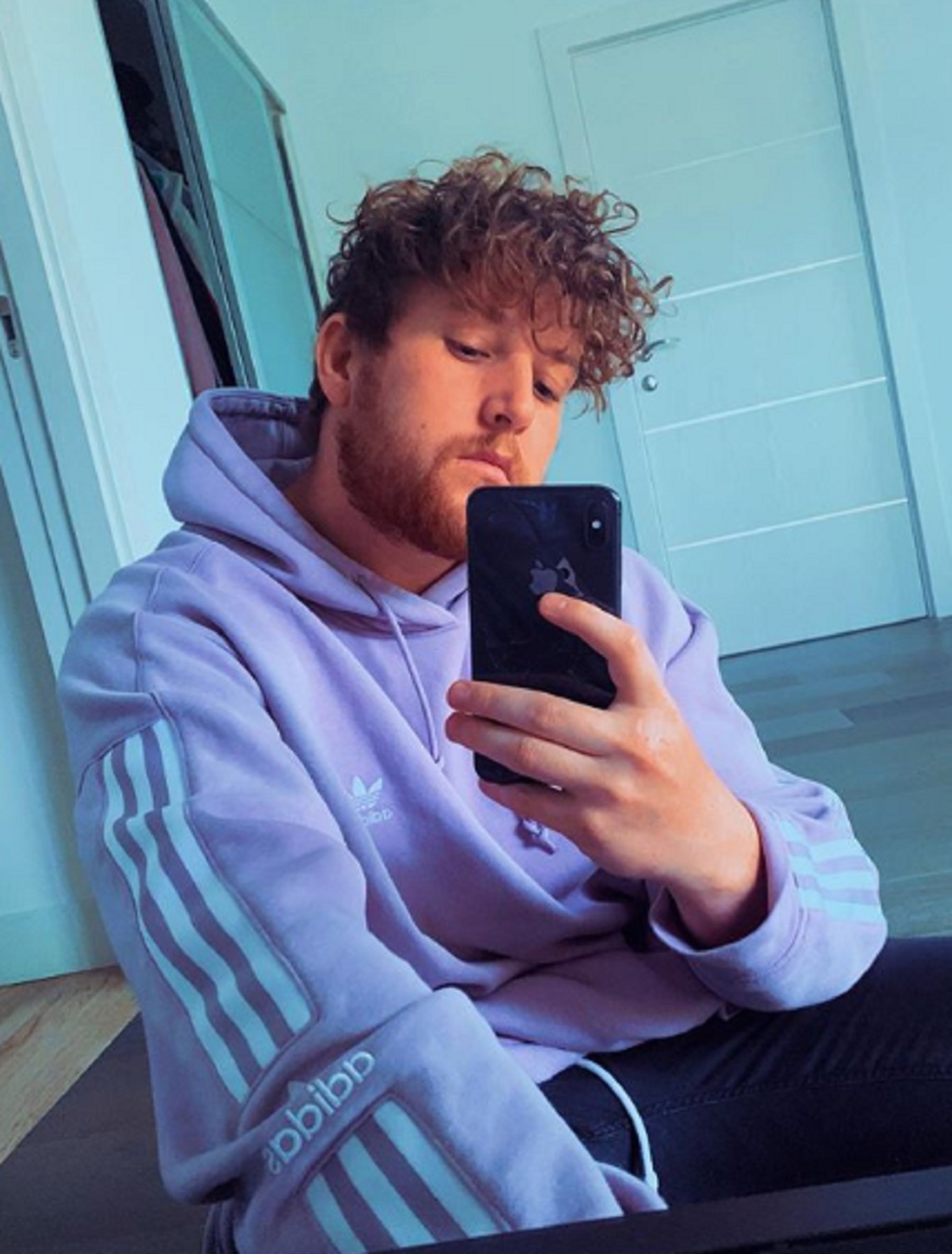 Drama youtuber: mor un popular influencer i detenen el seu amic de la tele