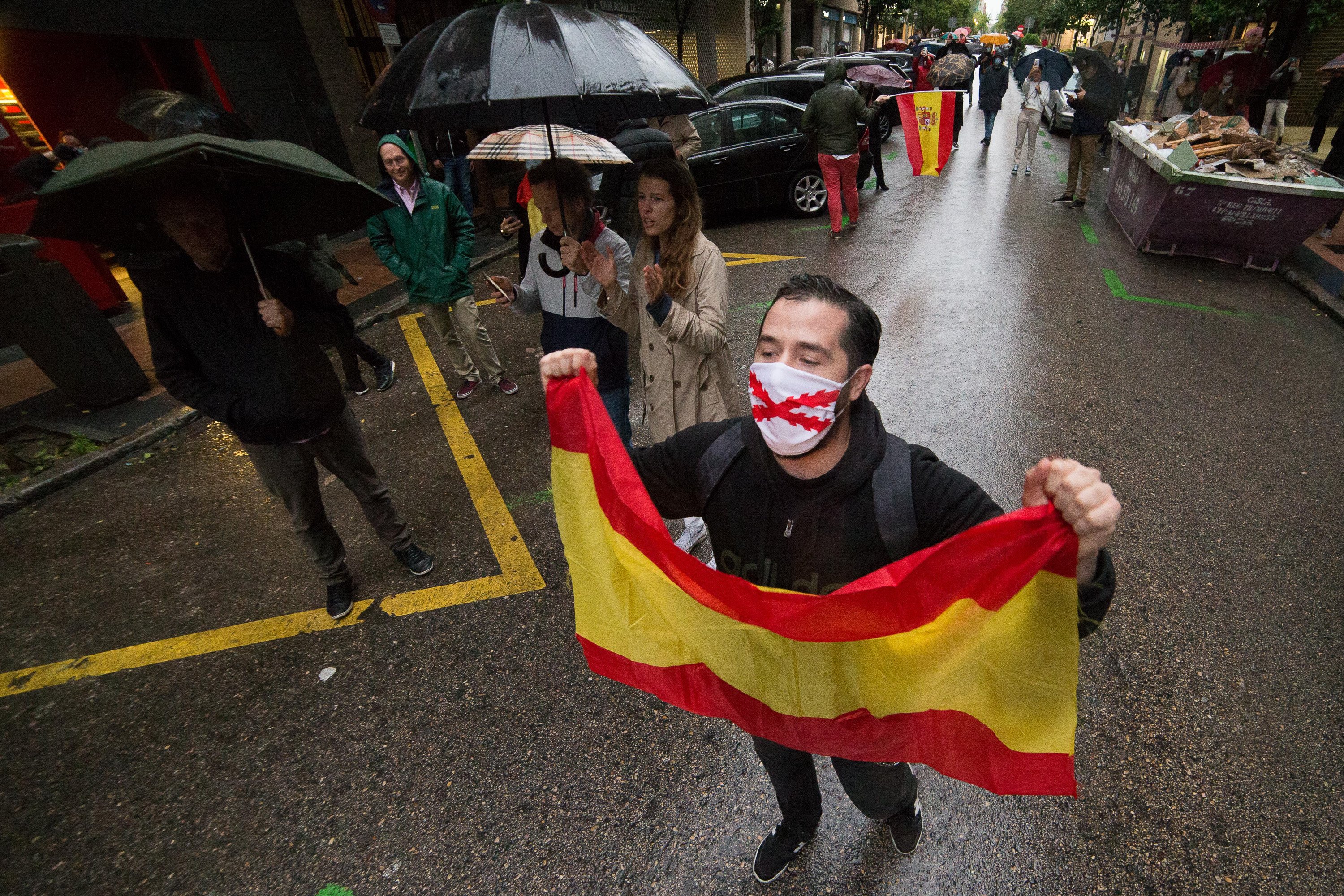 Una periodista catalana, indignada con las teles y las manis ínfimas de VOX