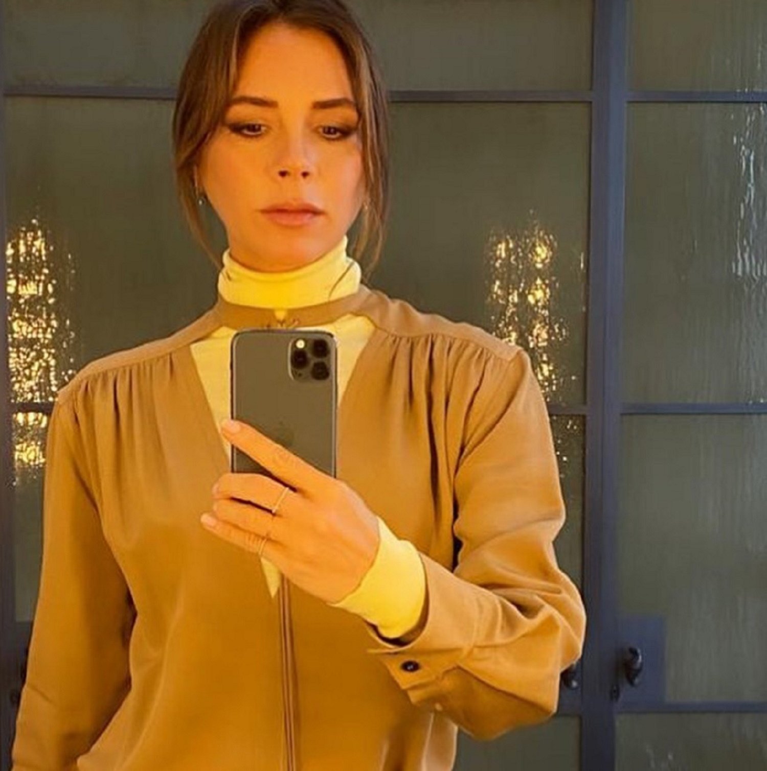 FOTO INÉDITA Victoria Beckham, albornoz y como nunca. Los fans alucinan