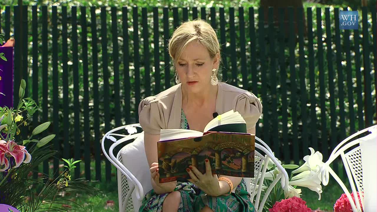 J.K.Rowling ya no es tan querida en Inglaterra tras sus polémicas declaraciones