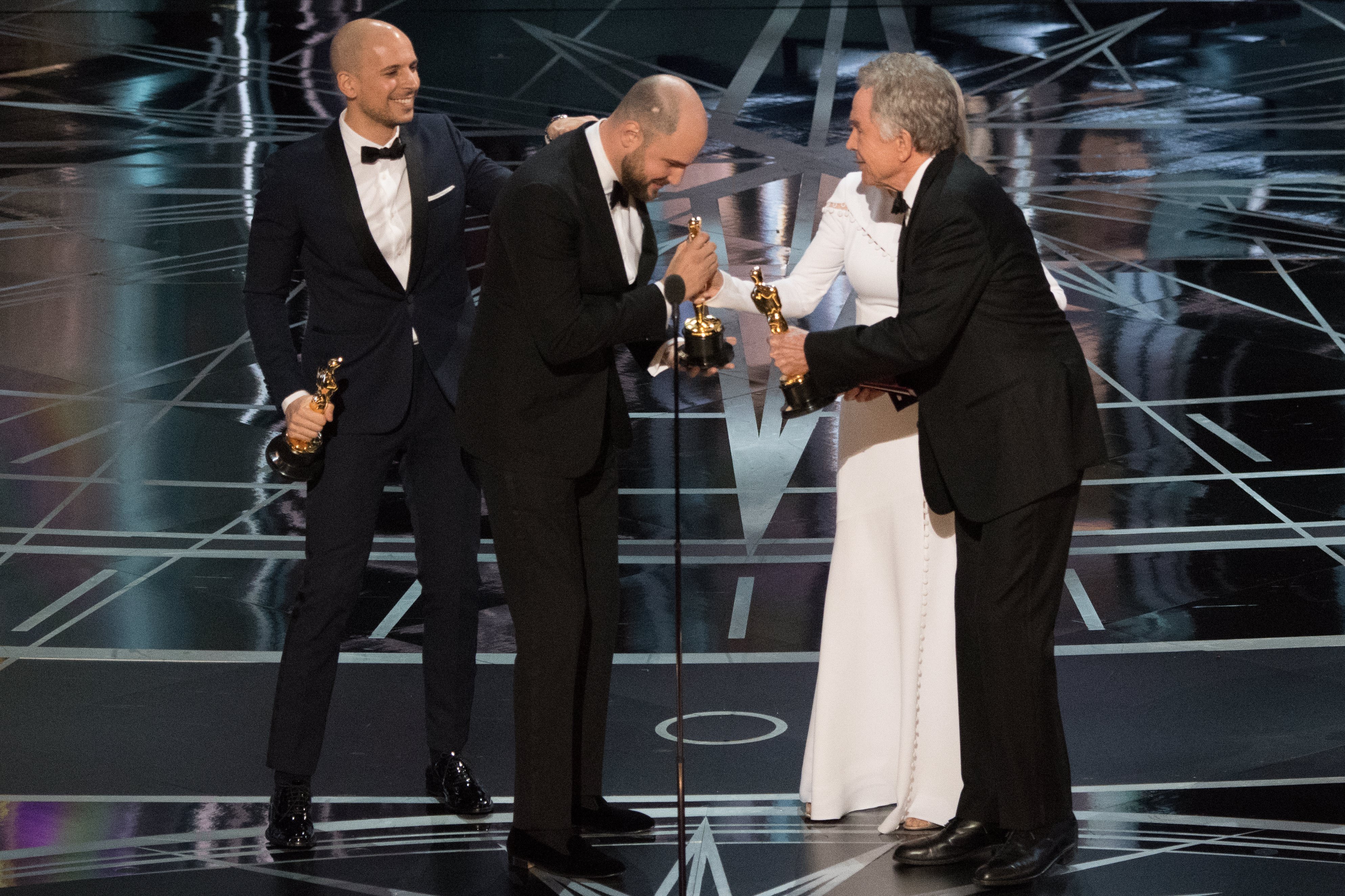 Error histórico en los Oscar: se equivocan al anunciar el premio a la mejor película