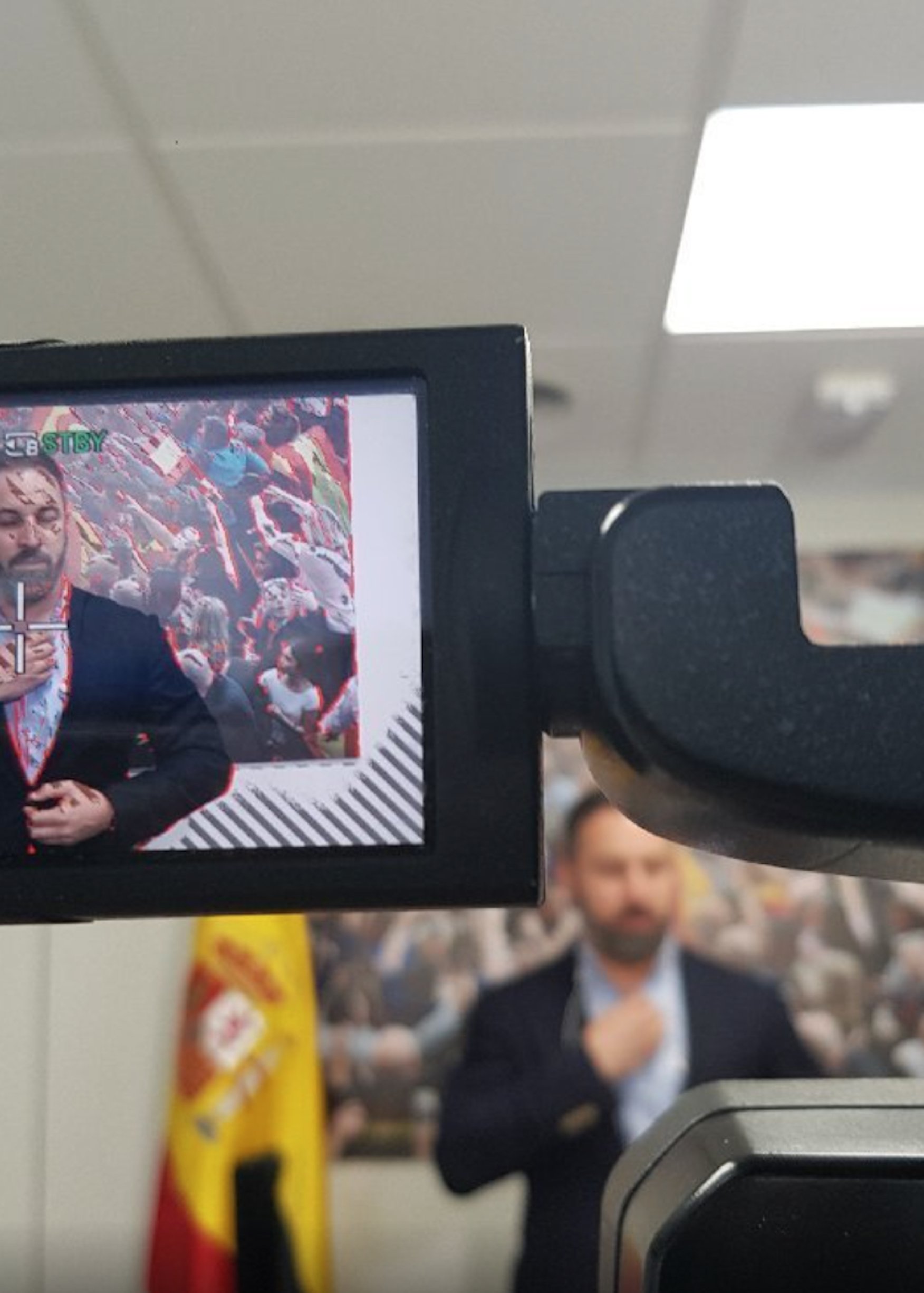 Abascal, ridícul i temerari: 'look' hiperfatxa per passejar amb els fills