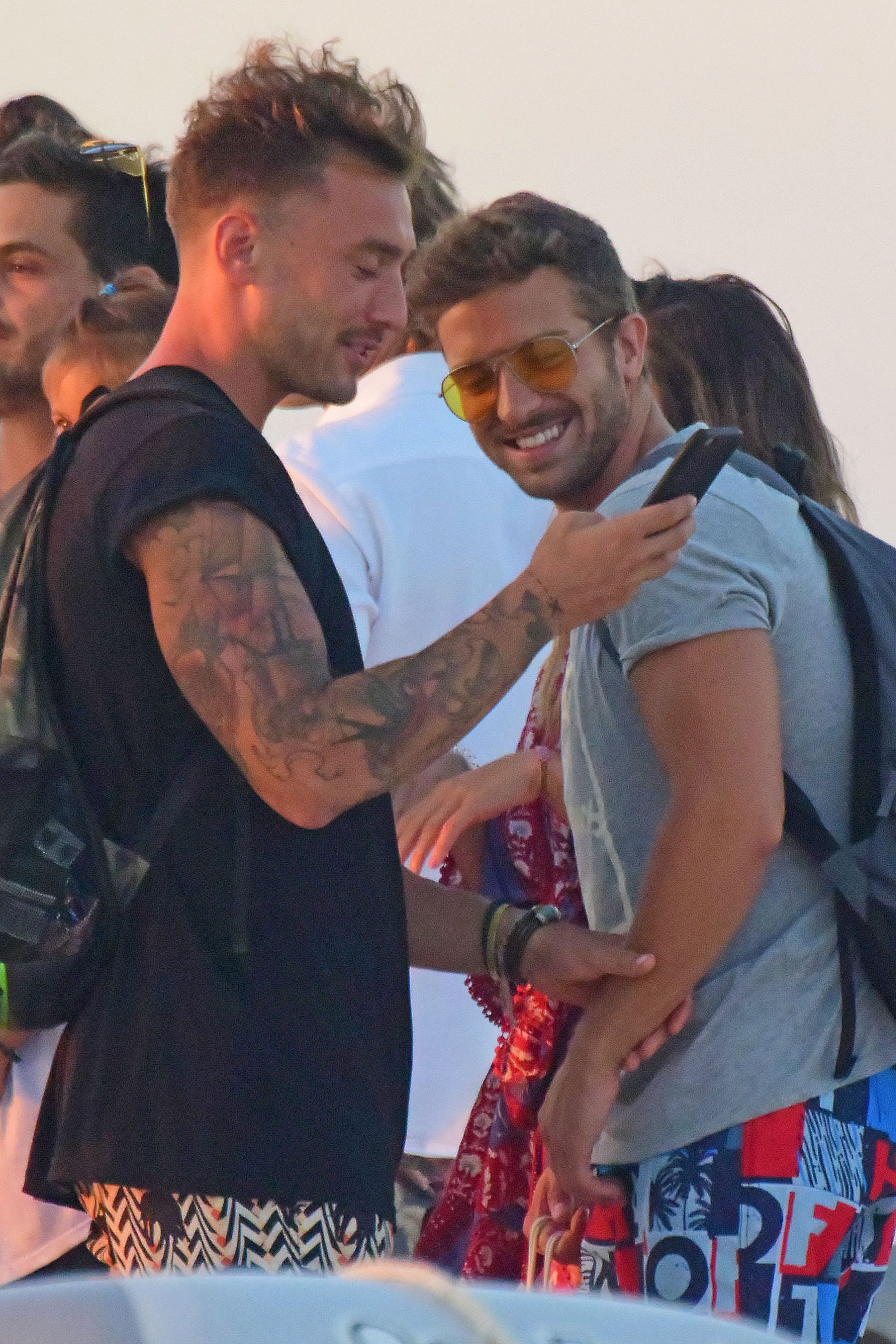 FOTOS El beso de Pablo Alborán en una fiesta en Ibiza