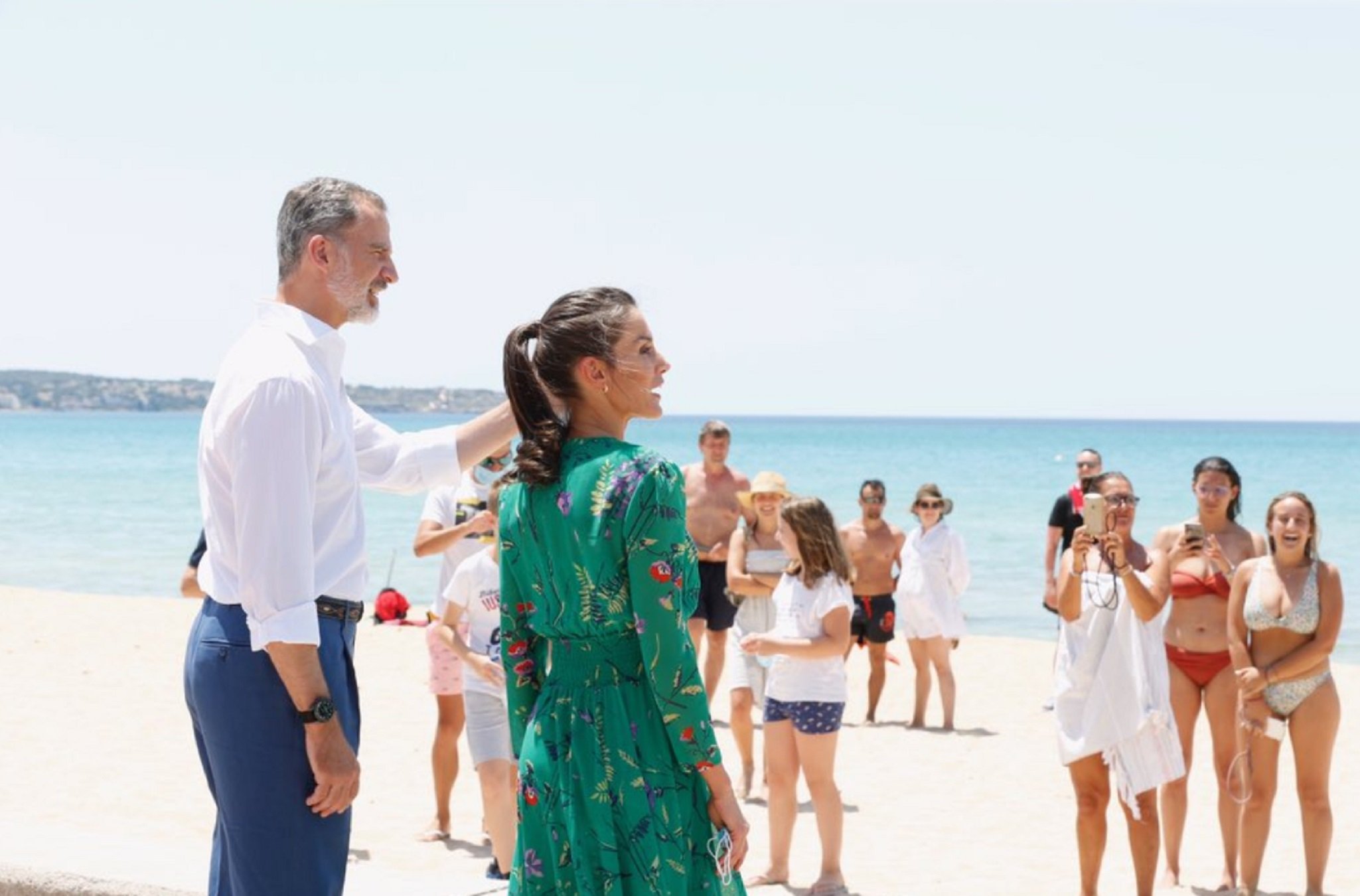 VÍDEO Veïna de Palma esclata indignada durant el passeig dels reis per la platja