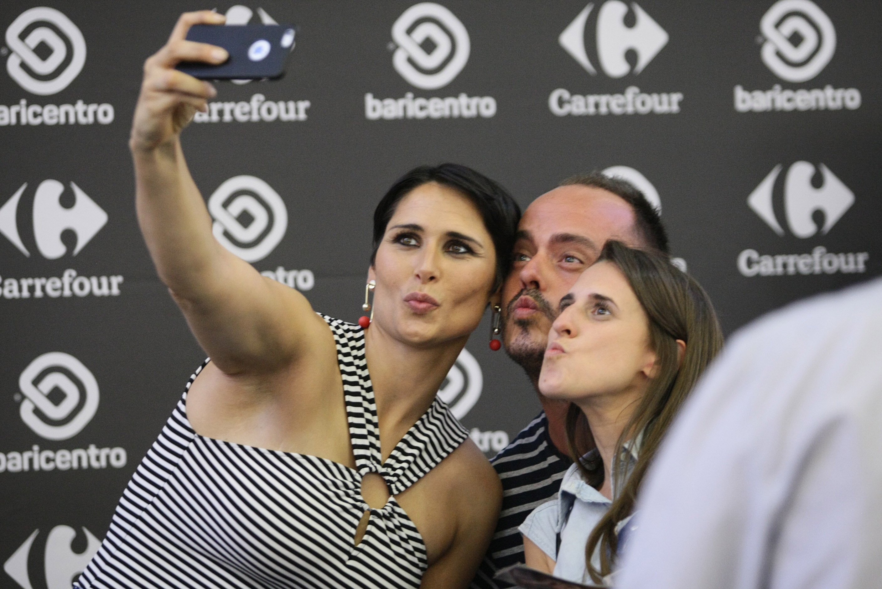 Rosa Lopez selfie mòbil GTRES