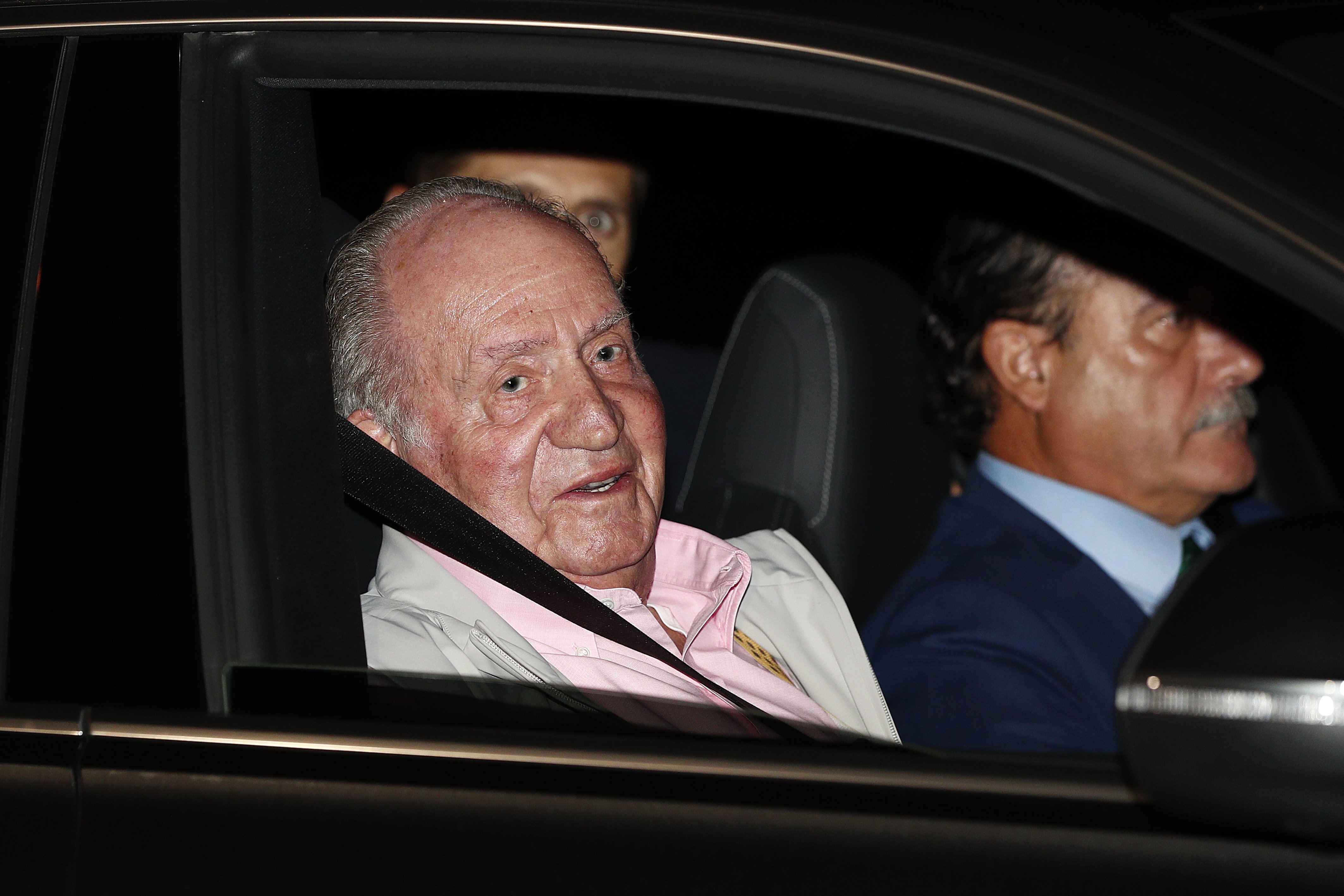 Salen los íntimos de Juan Carlos: así está él y hablan de "bomba de relojería"