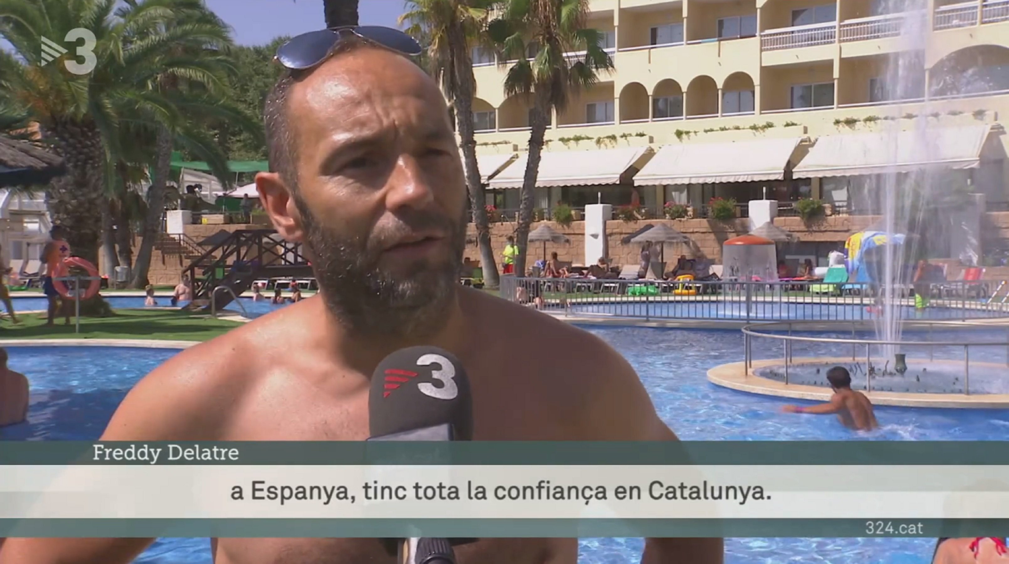 Momentàs al TN: un turista confia "en la República Catalana", TV3 ho amaga