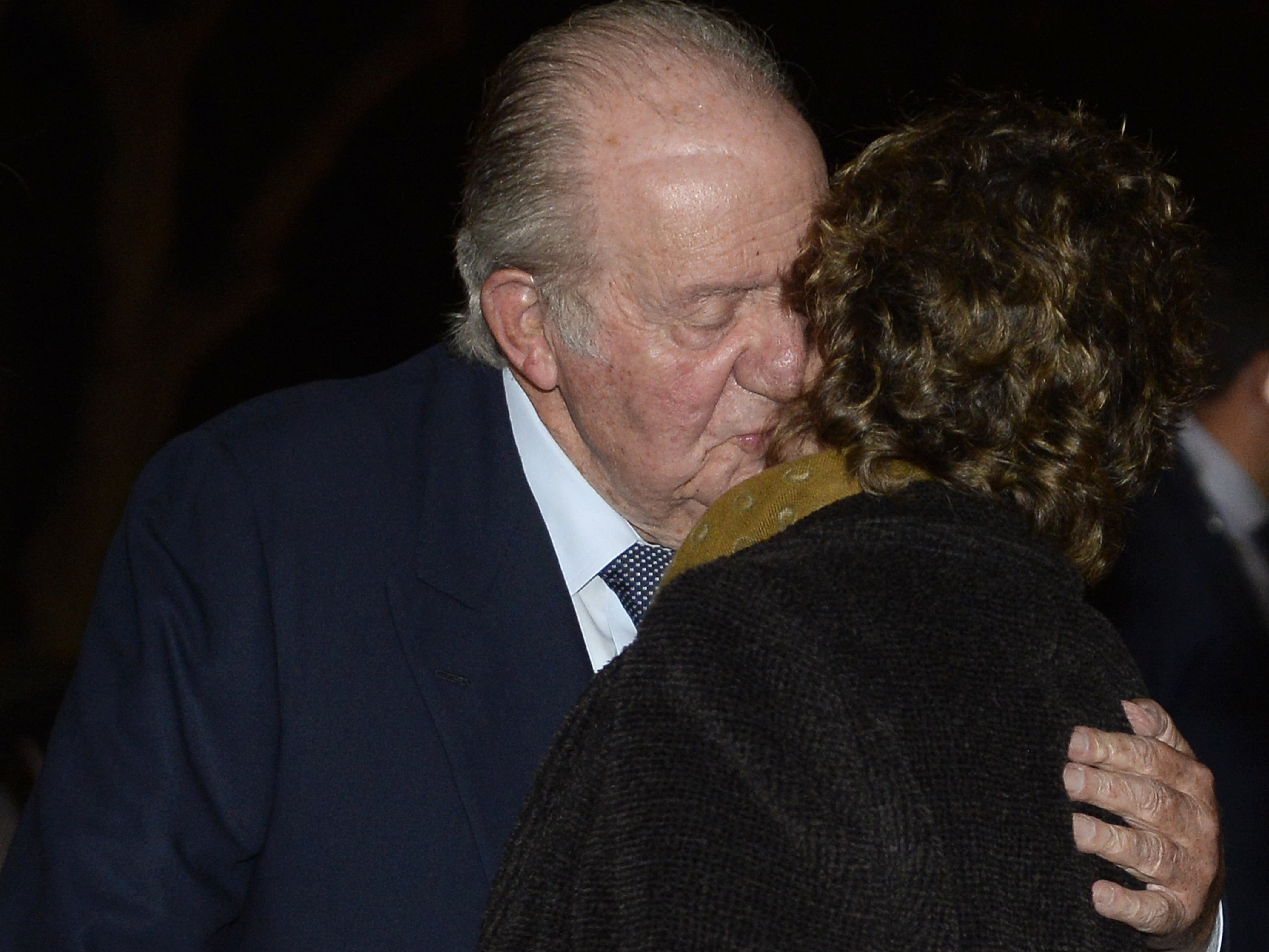 Un amigo periodista ultra ha hablado con el fugado Juan Carlos y revela qué dice