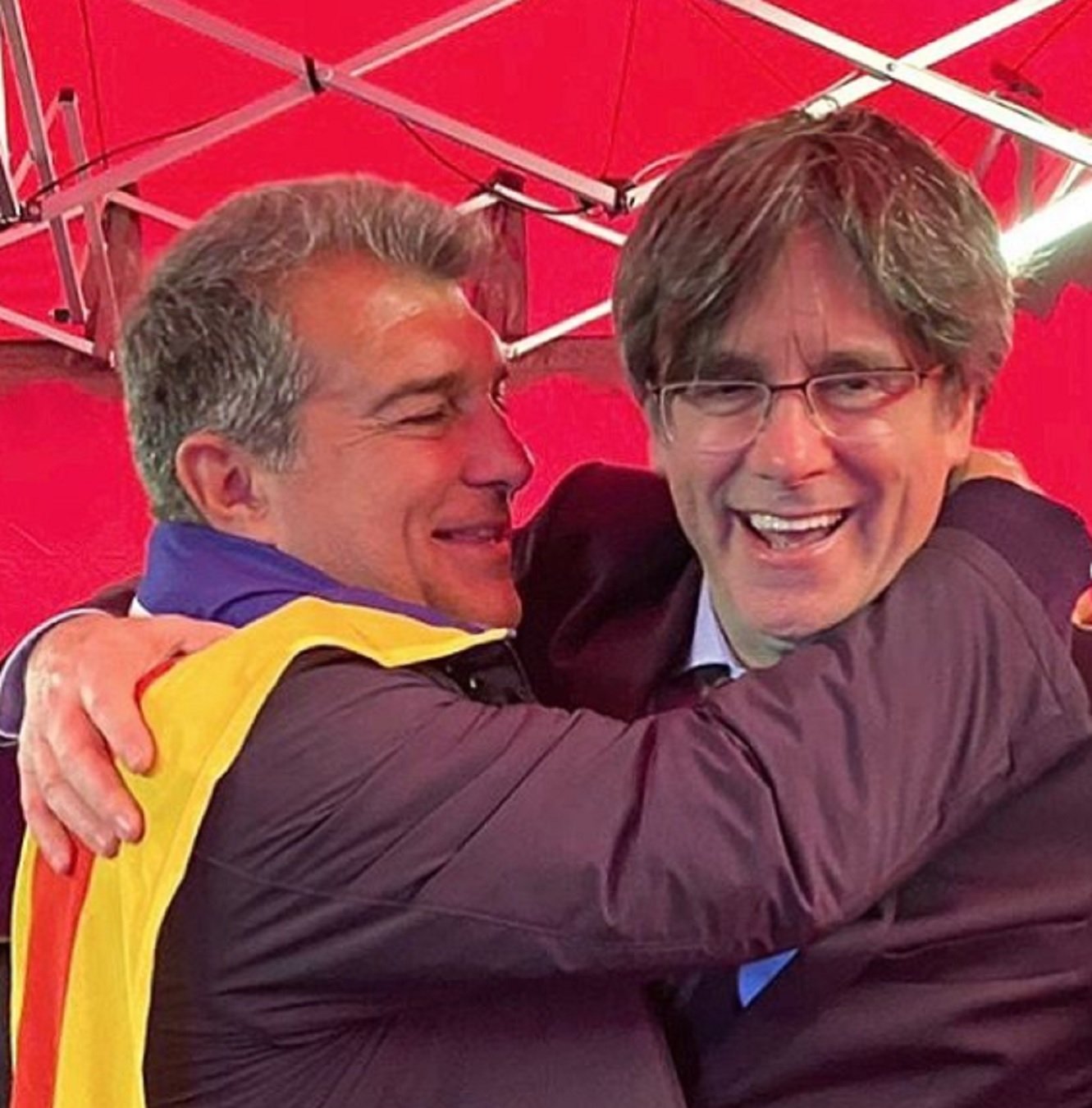 Laporta demana a Puigdemont suport per presidir el Barça? Ho nega a la gandula