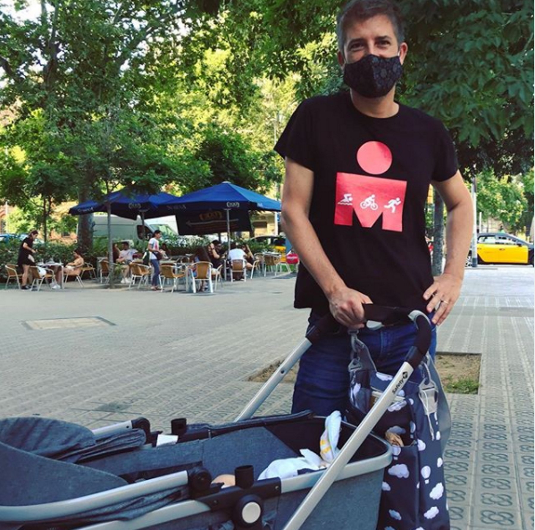 FOTO Las tiernas vacaciones de Toni Cruanyes con sus hijos visitando Catalunya