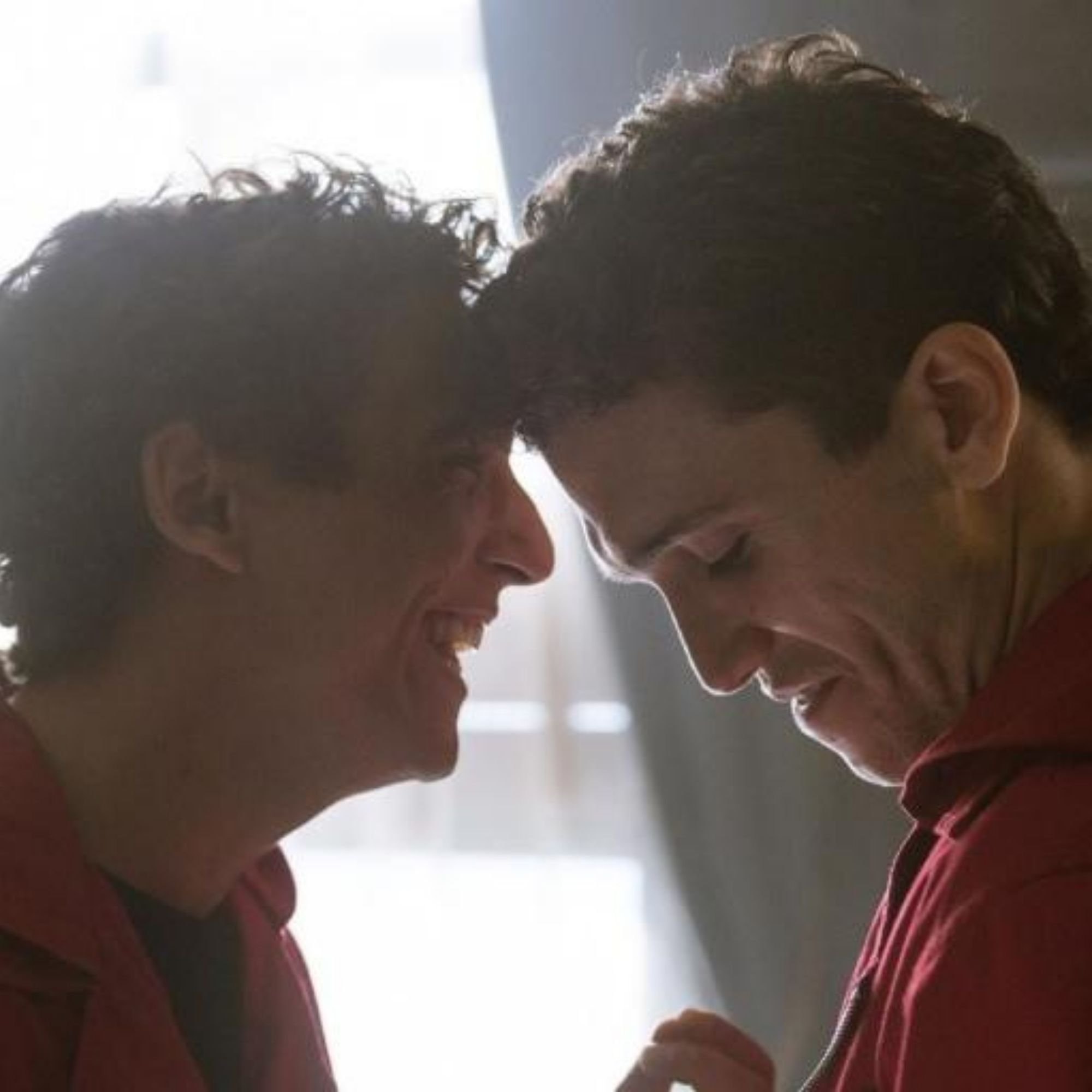 Explosiva foto de una estrella de 'La casa de papel': desnudo ante el espejo