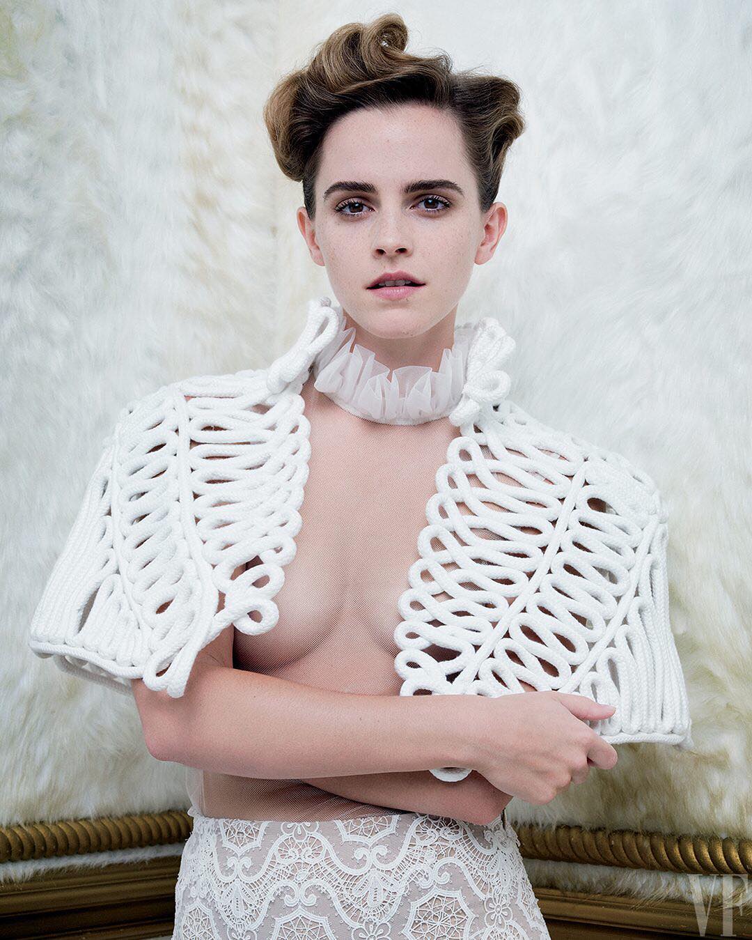 Titllen d’hipòcrita  Emma Watson pel seu ‘topless’ i contesta així