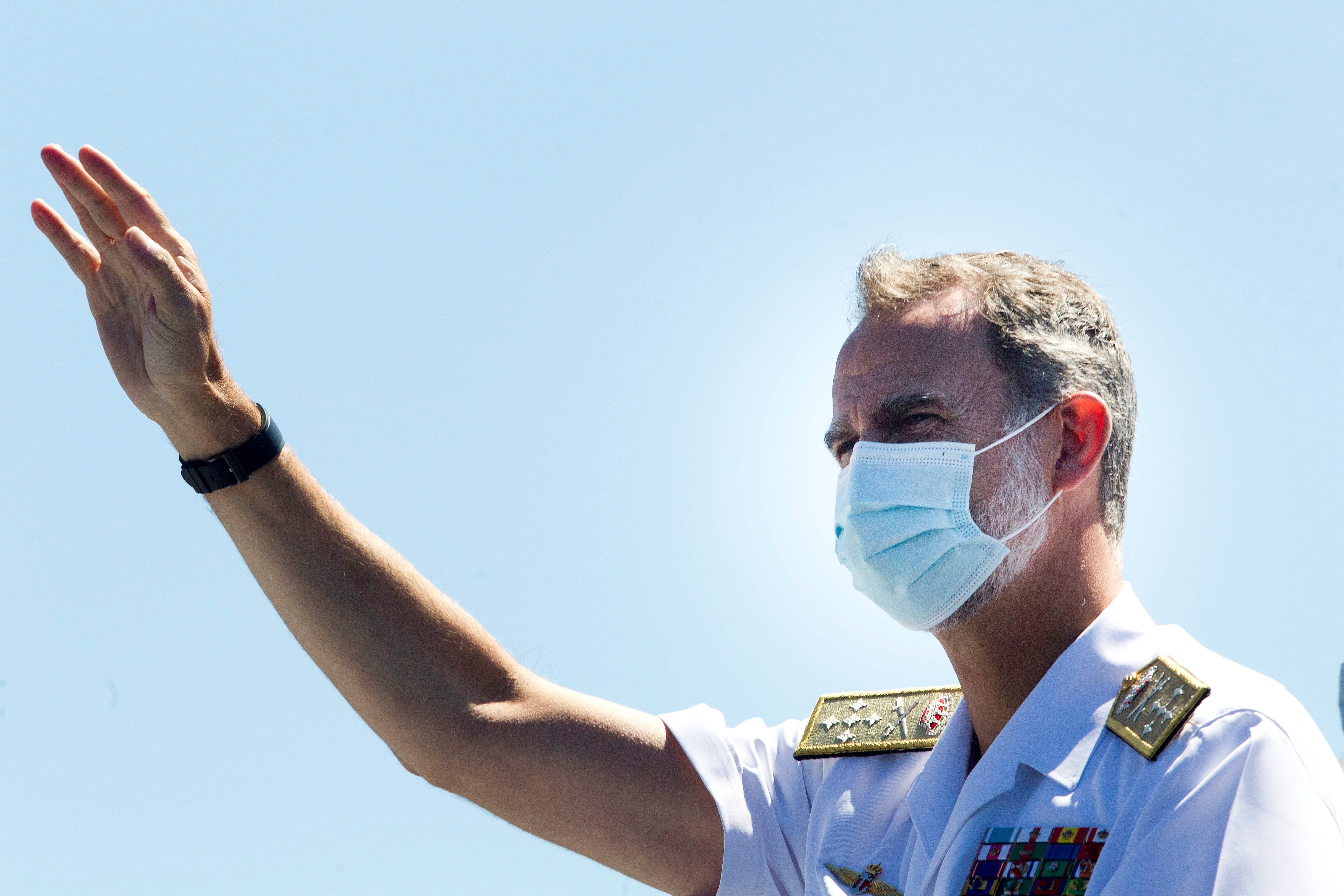 Felipe se estrena vestido de capitán: cutre puesta en escena en Galicia