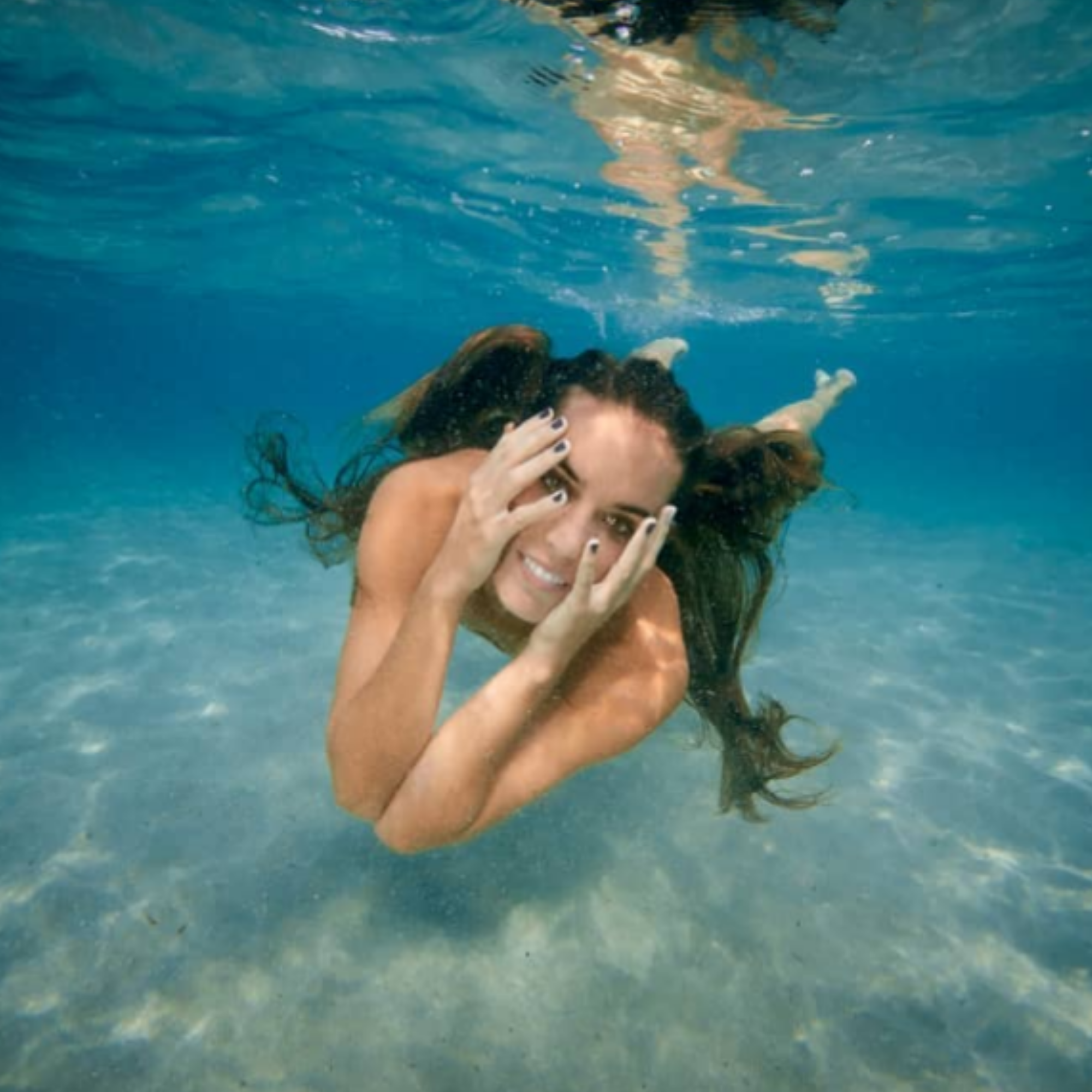 FOTO Ona Carbonell irradia felicidad dando el pecho a su hijo