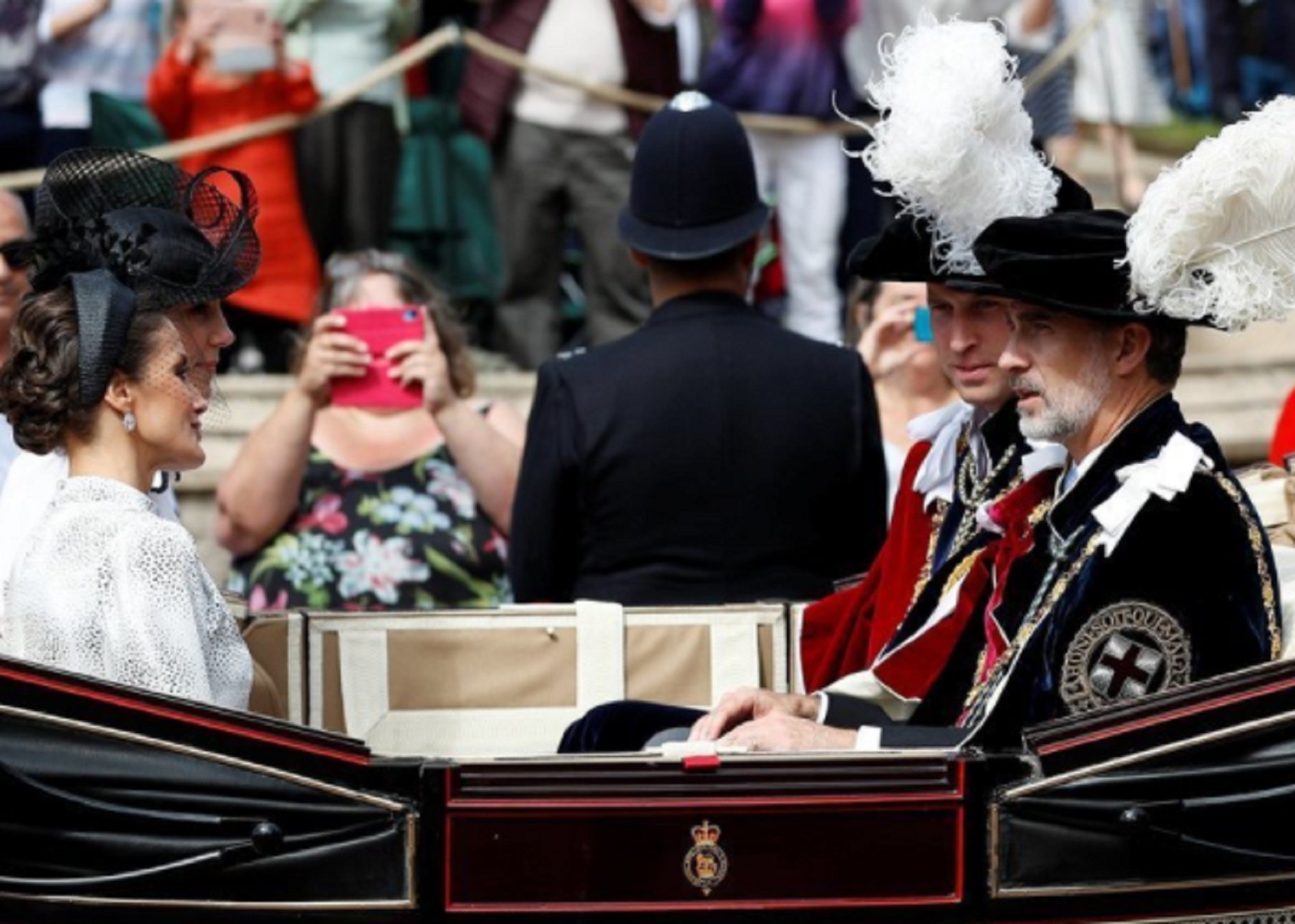 MACABRO DESCUBRIMIENTO Hallan un cadáver a las puertas del palacio de Kensington