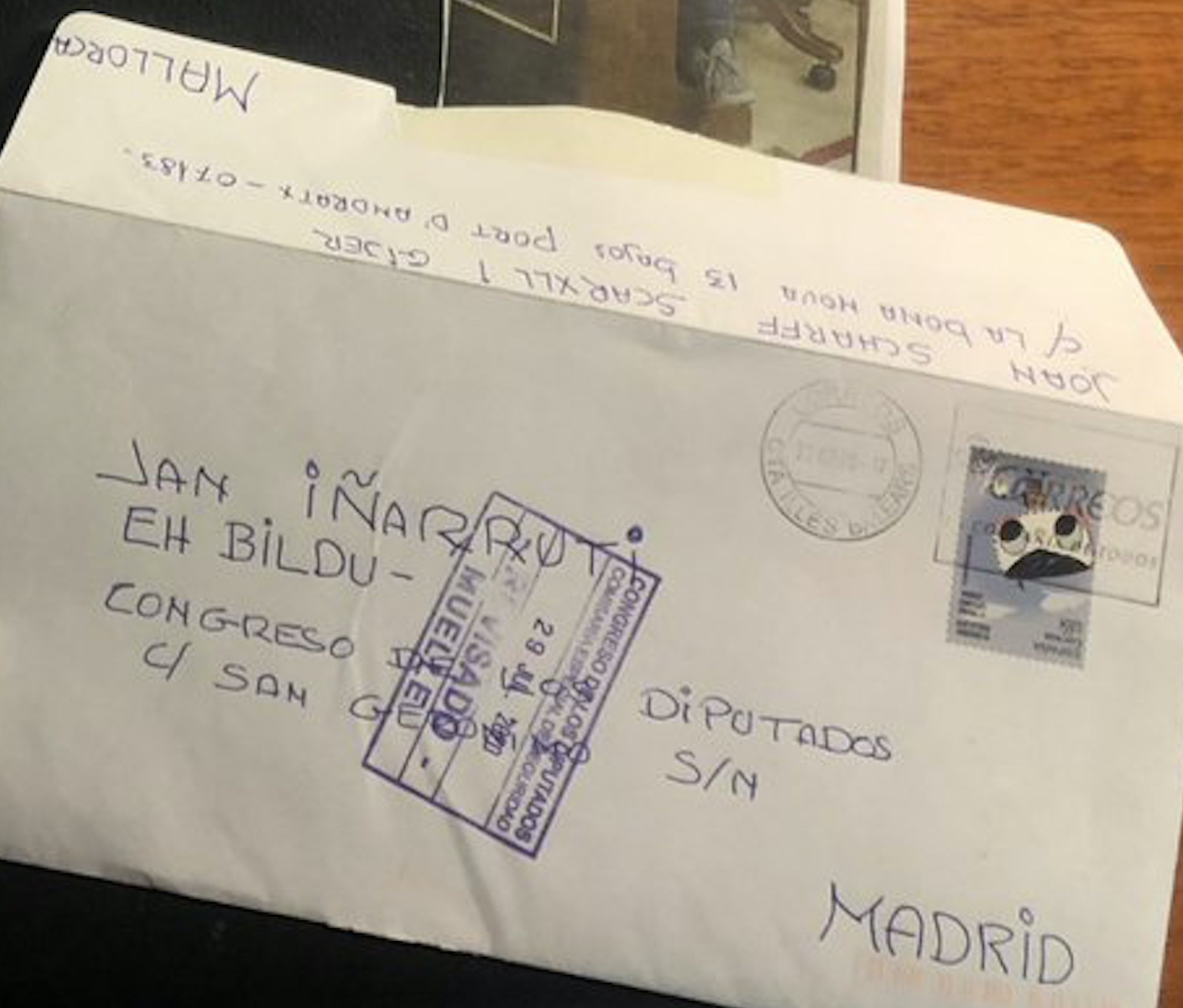 Demencial carta facha a Jon Iñárritu: "eres más tonto que los catalanes"