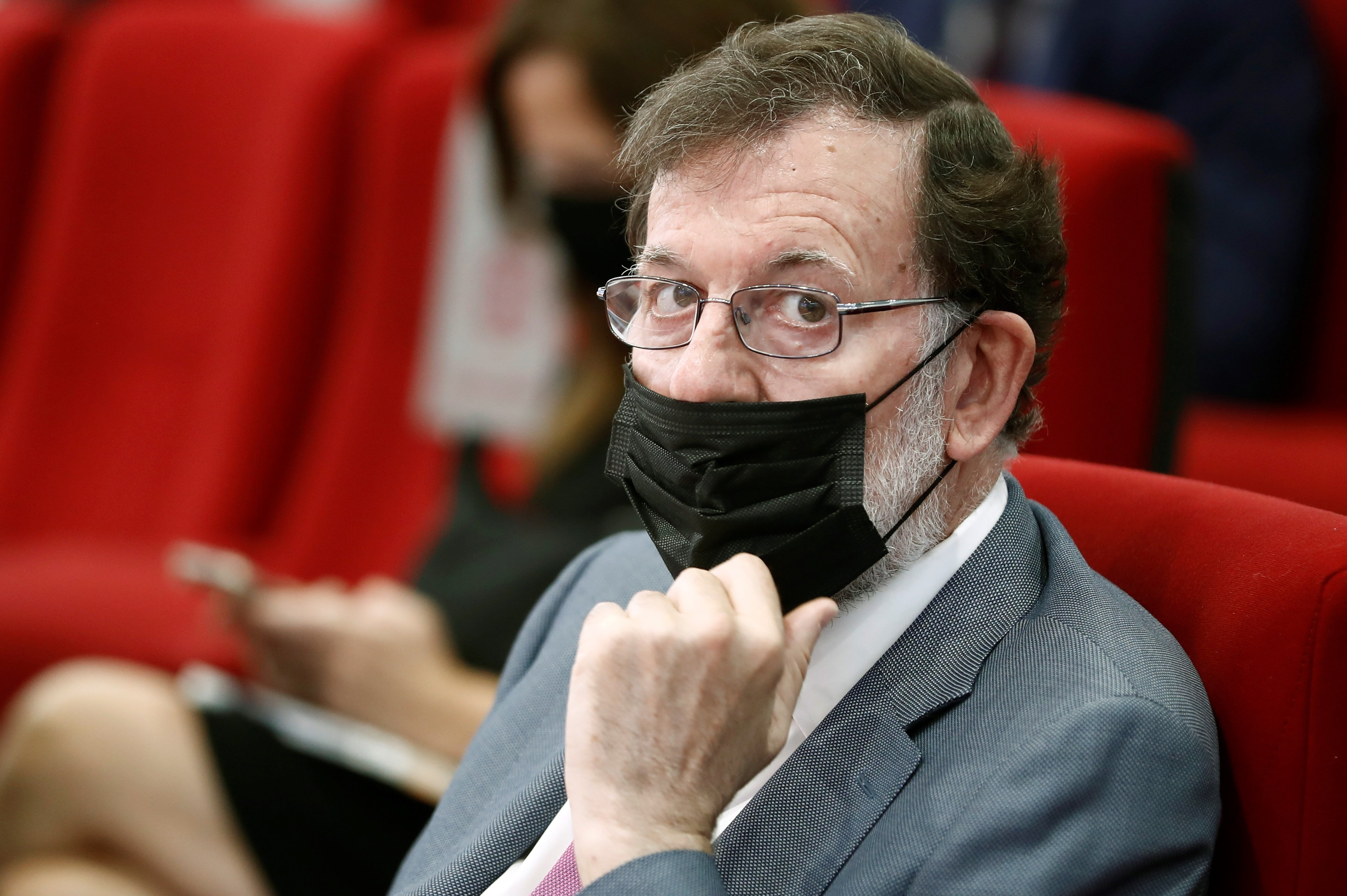 Mariano Rajoy muy enfadado: dribla a una periodista que lo quiere entrevistar