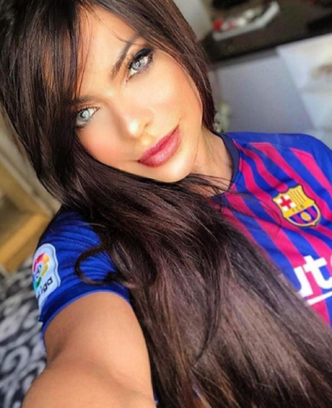 Top model fan de Messi: FOTOS despullada del tot per cridar "Bartomeu dimissió"