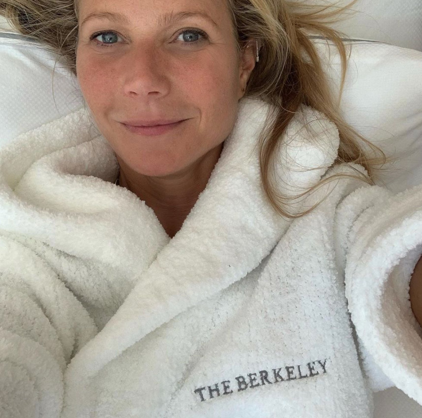 Gwyneth Paltrow es despulla per celebrar el seu 48è aniversari