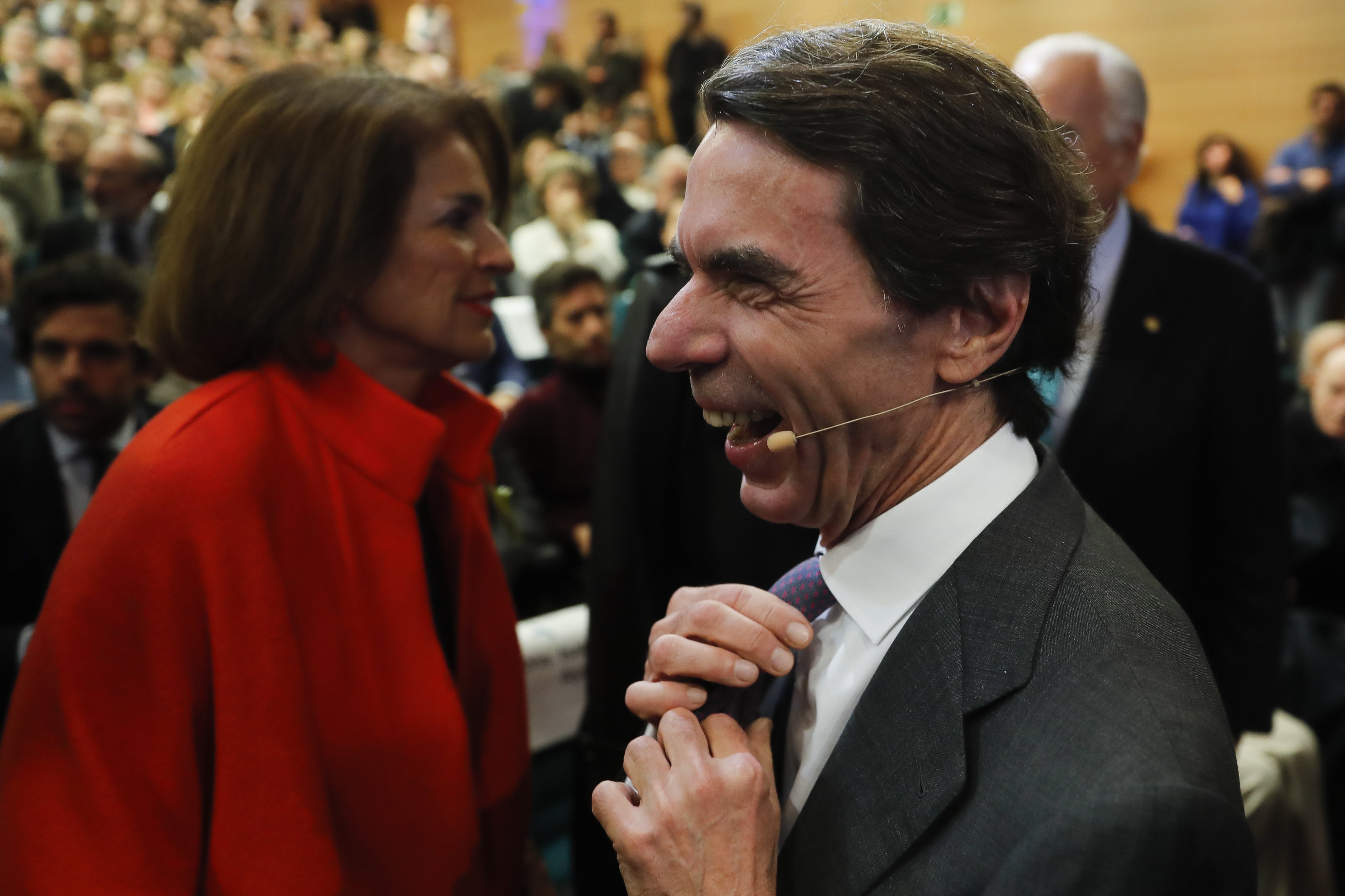 El nou i grotesc look d'Aznar desferma la xarxa: "¡Qué esperpento!"