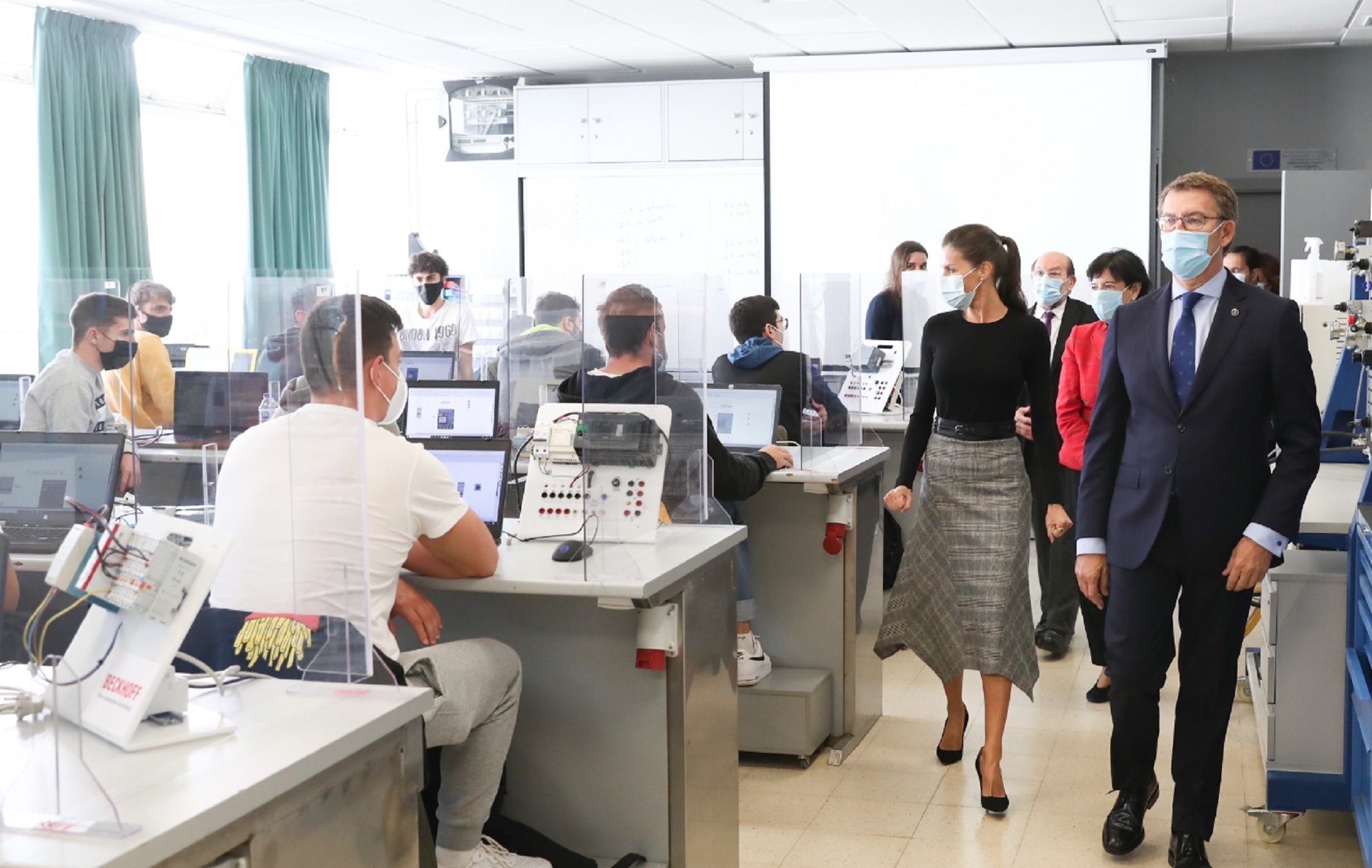 VÍDEO Letizia y su séquito, humillados por una estudiante en un centro gallego