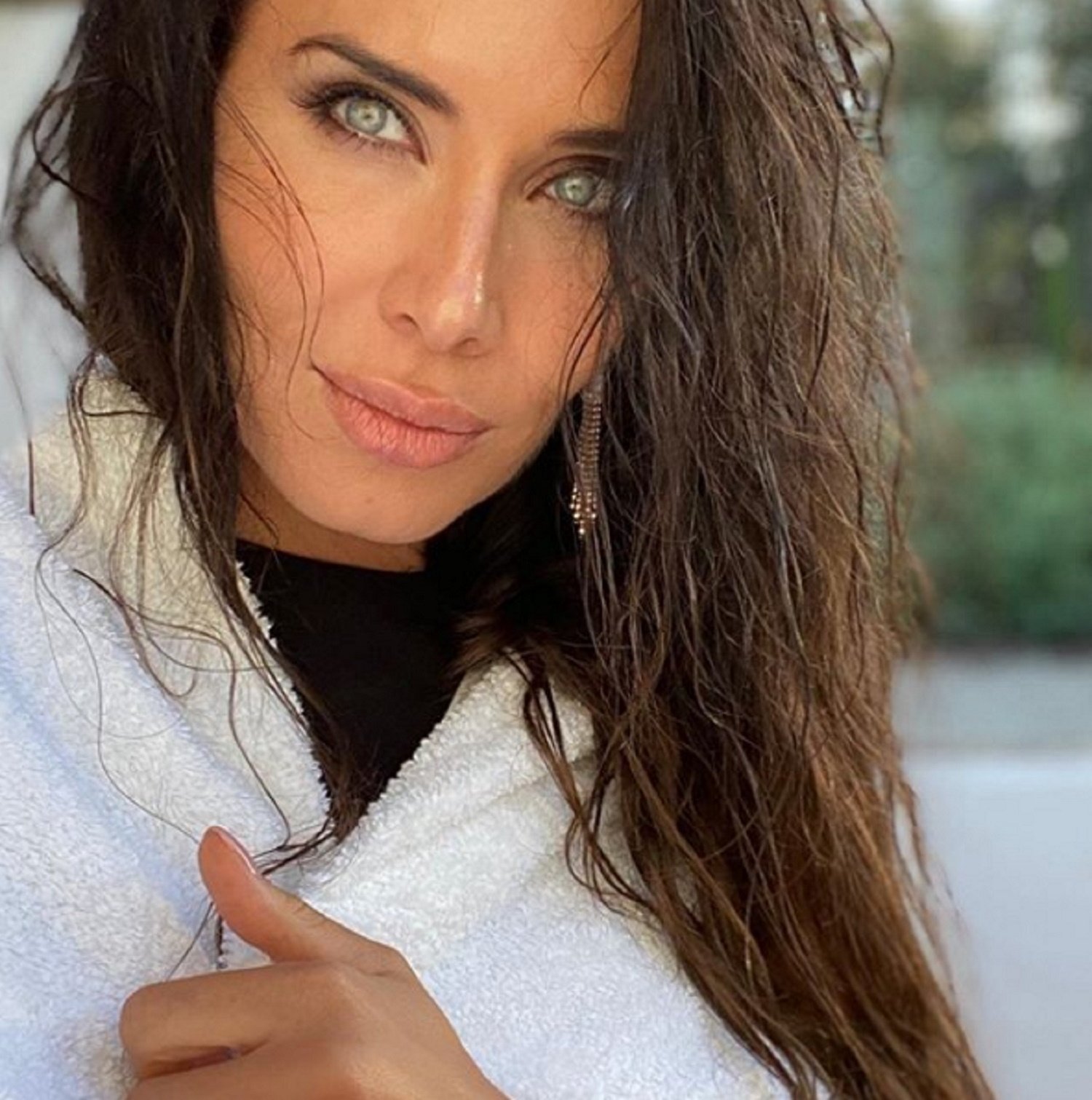 Pilar Rubio mostra com es troba en clavar-se un clau al cap a casa