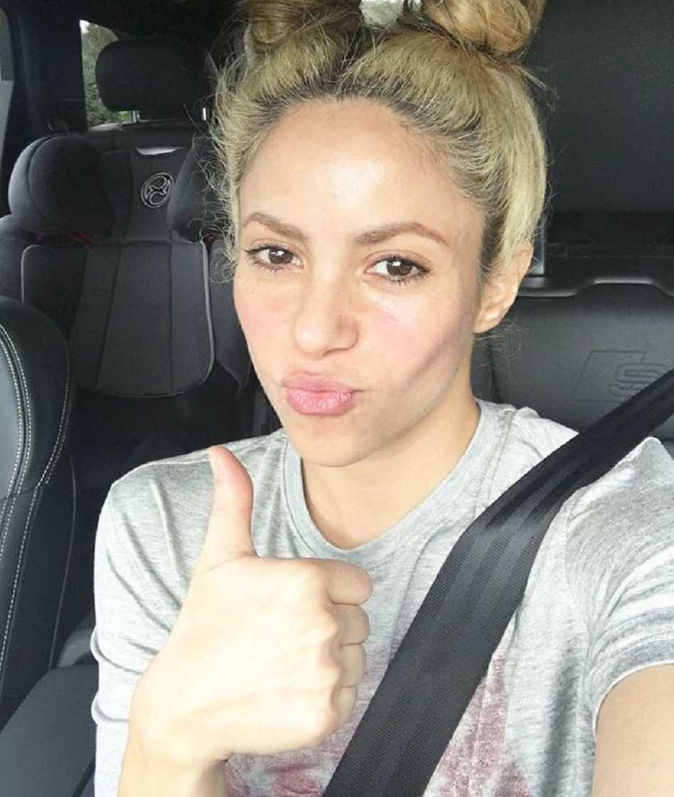 Shakira revoluciona Instagram combinando moños y rap