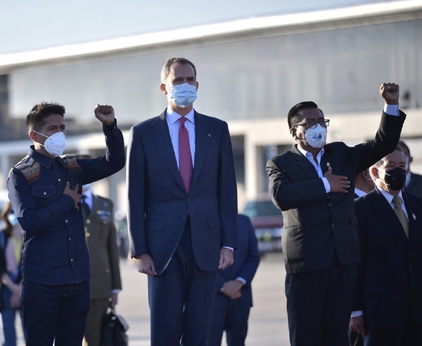 La cara de Felip, un poema: horripilant himne d'Espanya que li posen a Bolívia