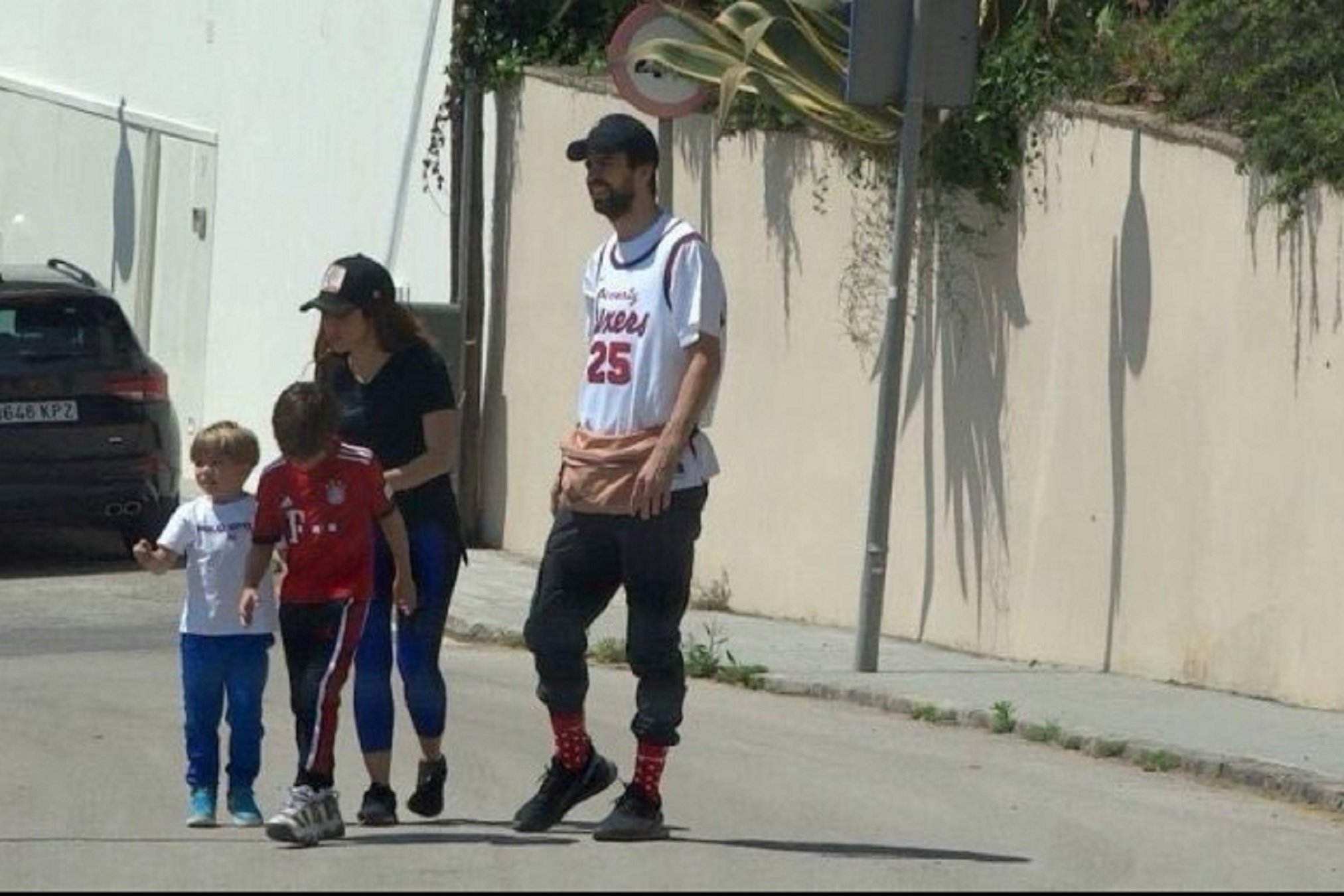 Shakira d'incògnit per BCN amb gorro i patinant en un lloc secret: on és?