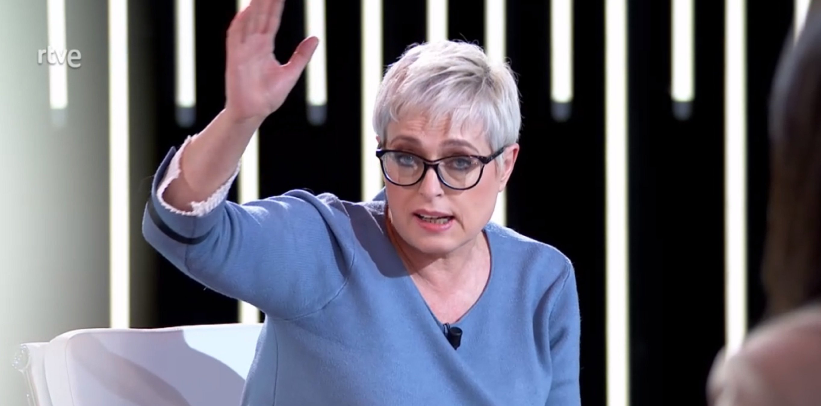 Anna Grau vomita contra Jair Domínguez y los indepes: Sois cerdos con la rabia