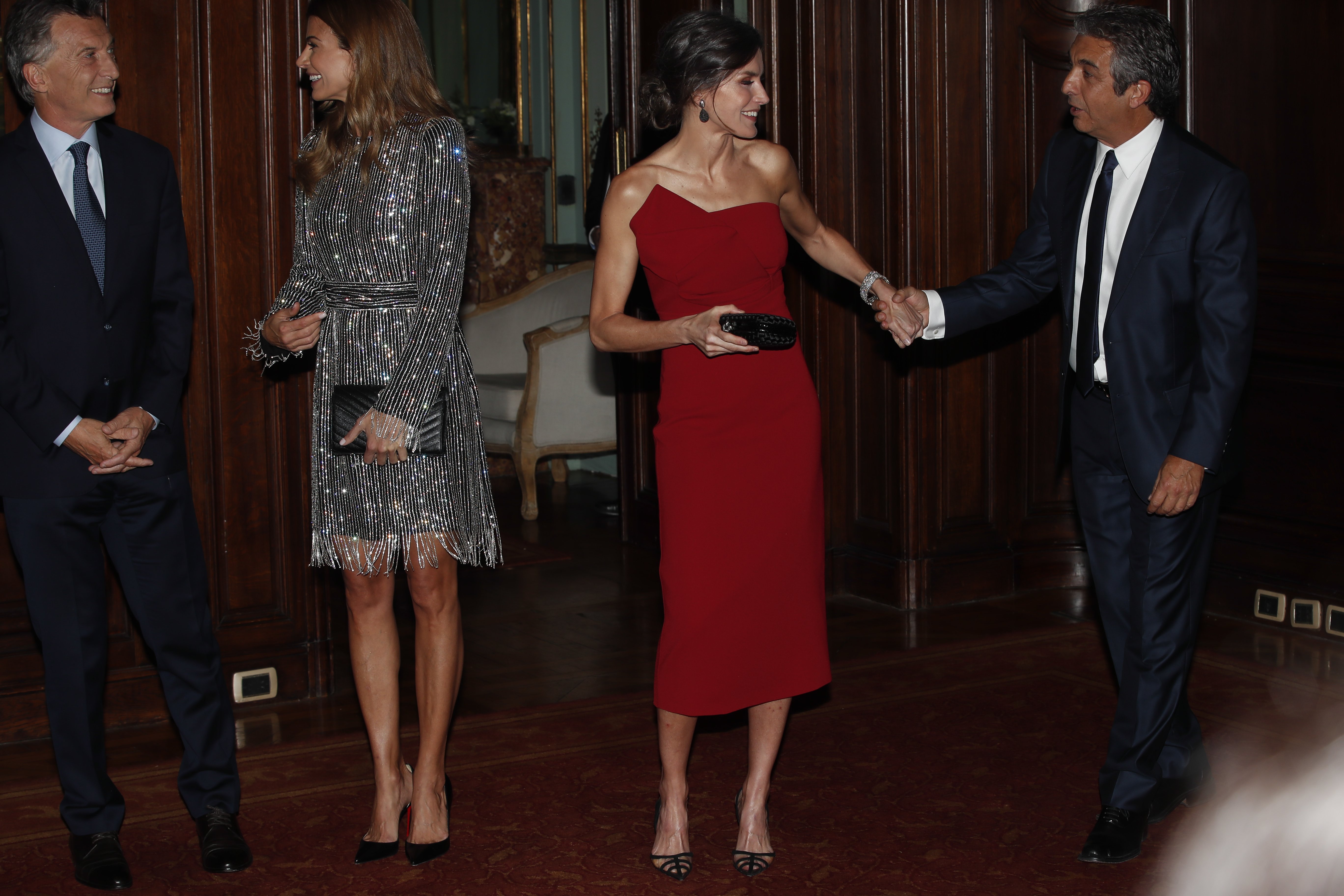 Un experto destapa los 4 peores looks de Letizia: absurda, excesiva y hortera