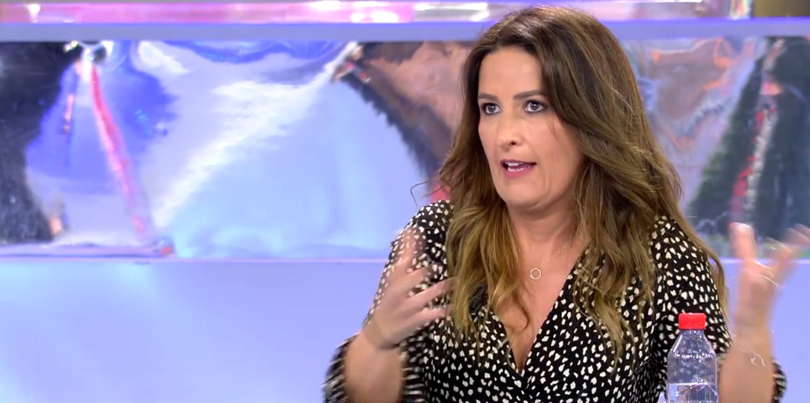 Laura Fa al llit, missatge en català. VIPS catalanes nues per promocionar hotels