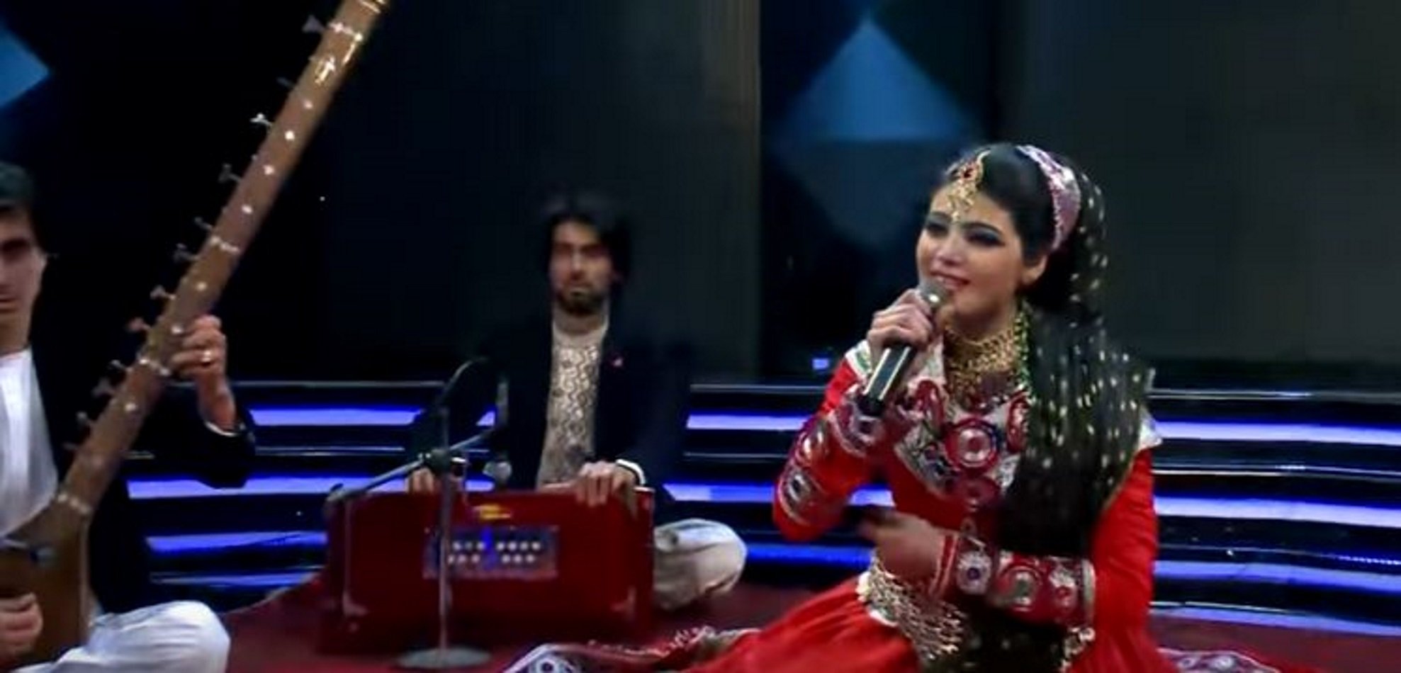 Una mujer, finalista de un concurso de talento en Afganistán por primera vez