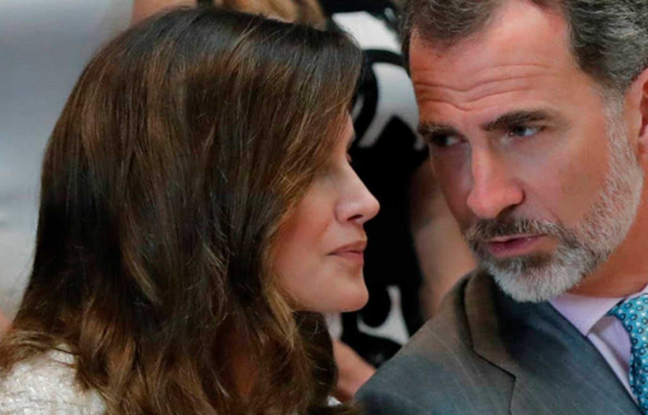 La cara de pocos amigos de Felipe, pillado in fraganti, cenando con Letizia