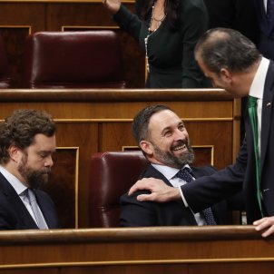 Foto penosa de VOX: líder madrileny a Catalunya lluint mascareta amb la senyera
